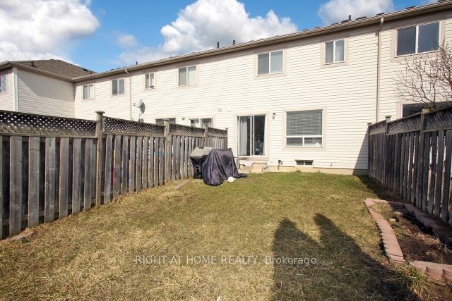9 Macmillan Ave