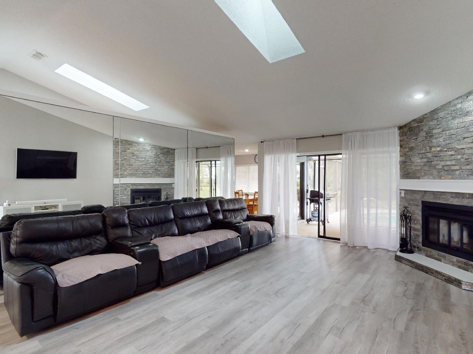 6029 Ravenwood Drive