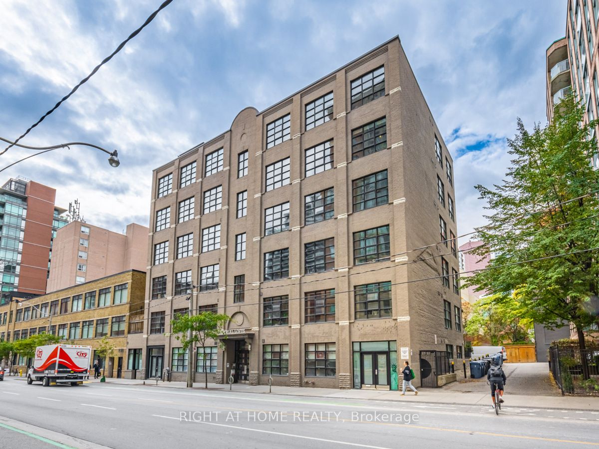 90 Sherbourne St 205