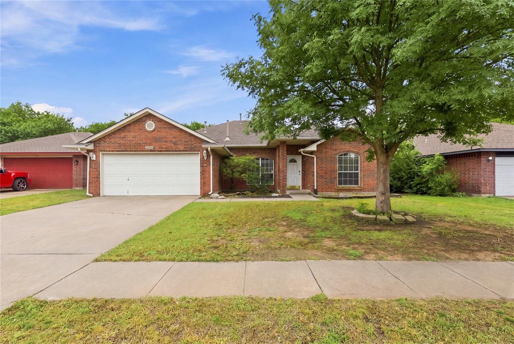 Just a short drive from OU, this home is the perfect opportunity to make Norman home! The floor plan is sure to wow you with four true bedrooms and and an amazing open kitchen, living, and dining room space with 10 foot ceilings that make the space feel even more grand. With gorgeous painted woodwork, updated lighting, stainless steel appliances, and luxury vinyl plank throughout, this home is more than move-in ready! With a large covered patio and backyard that backs to a greenbelt, you will have the ultimate space for relaxation and outdoor entertaining. Enjoy a soak in The hot tub in the backyard. Visit 1708 Parkridge today!