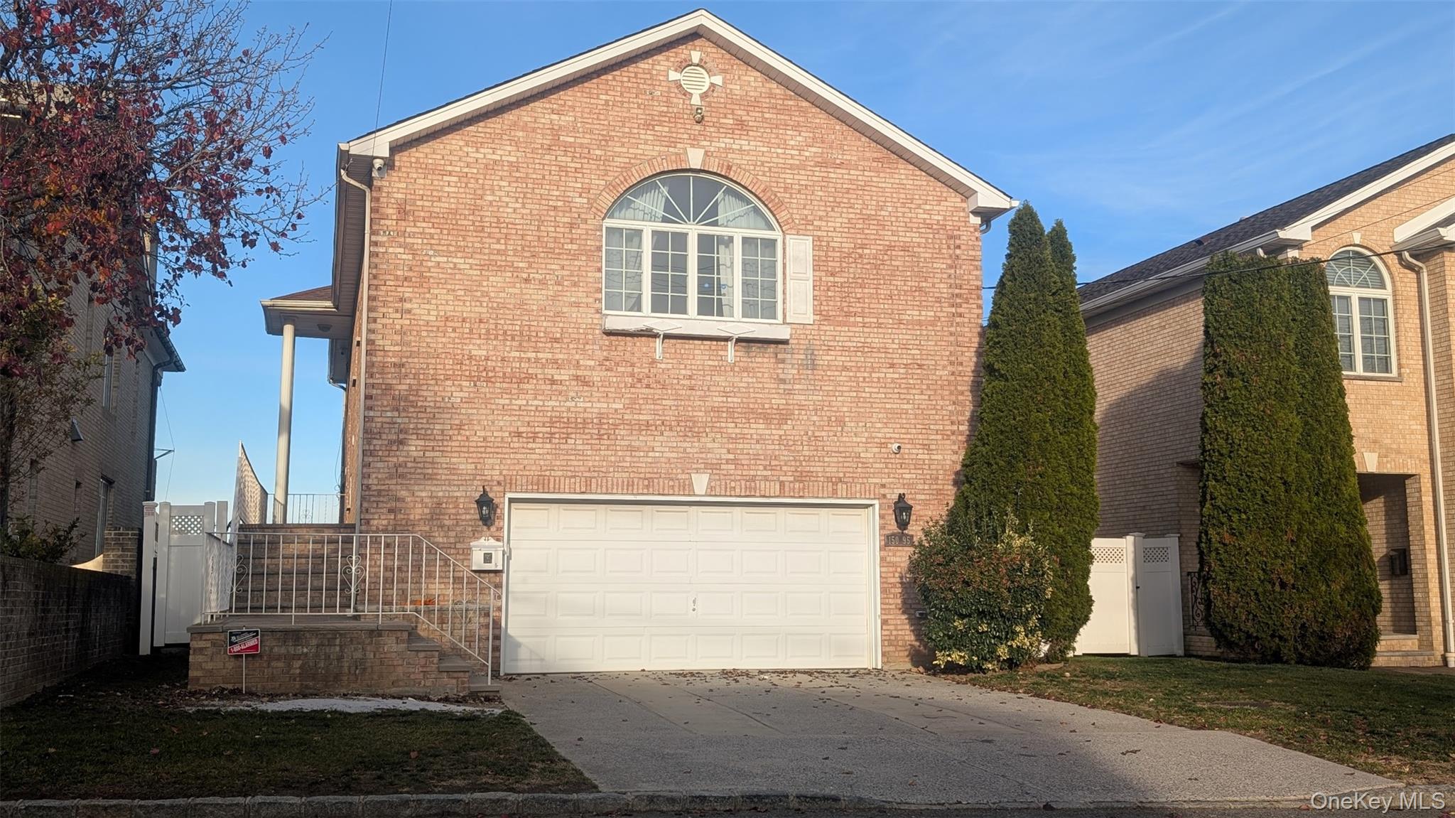 Beautiful Large Waterfront Hi-Ranch With Private Beach. Features Custom Kitchen/Stainless Steel Appliances, Custom Baths, Central Vac., Intercom, CAC, Gas Fire place W/Remote. Central Stereo. Great Water views., Additional information: Appearance: Mint, Interior, Features Separate Thermostat