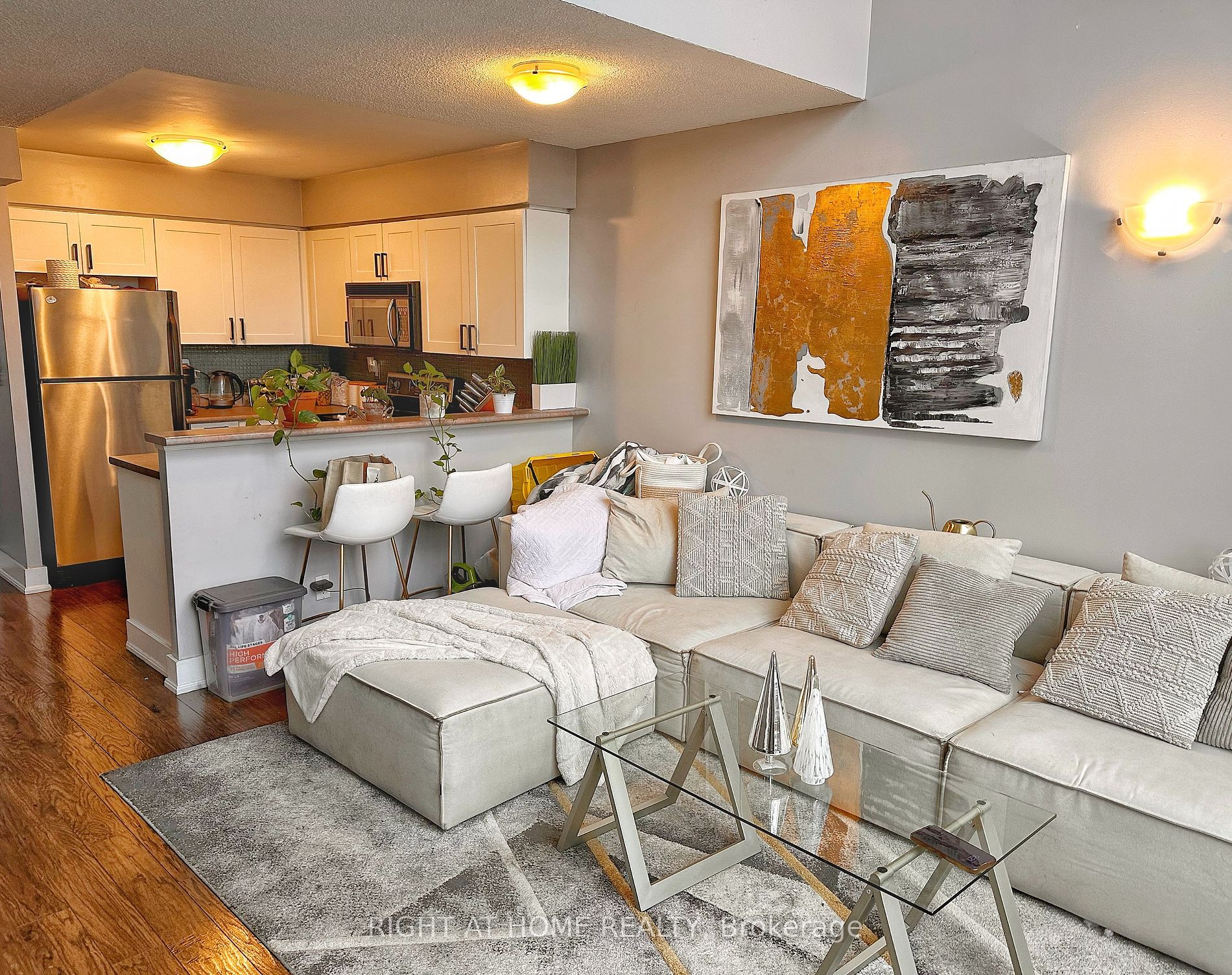 200 Manitoba St 424