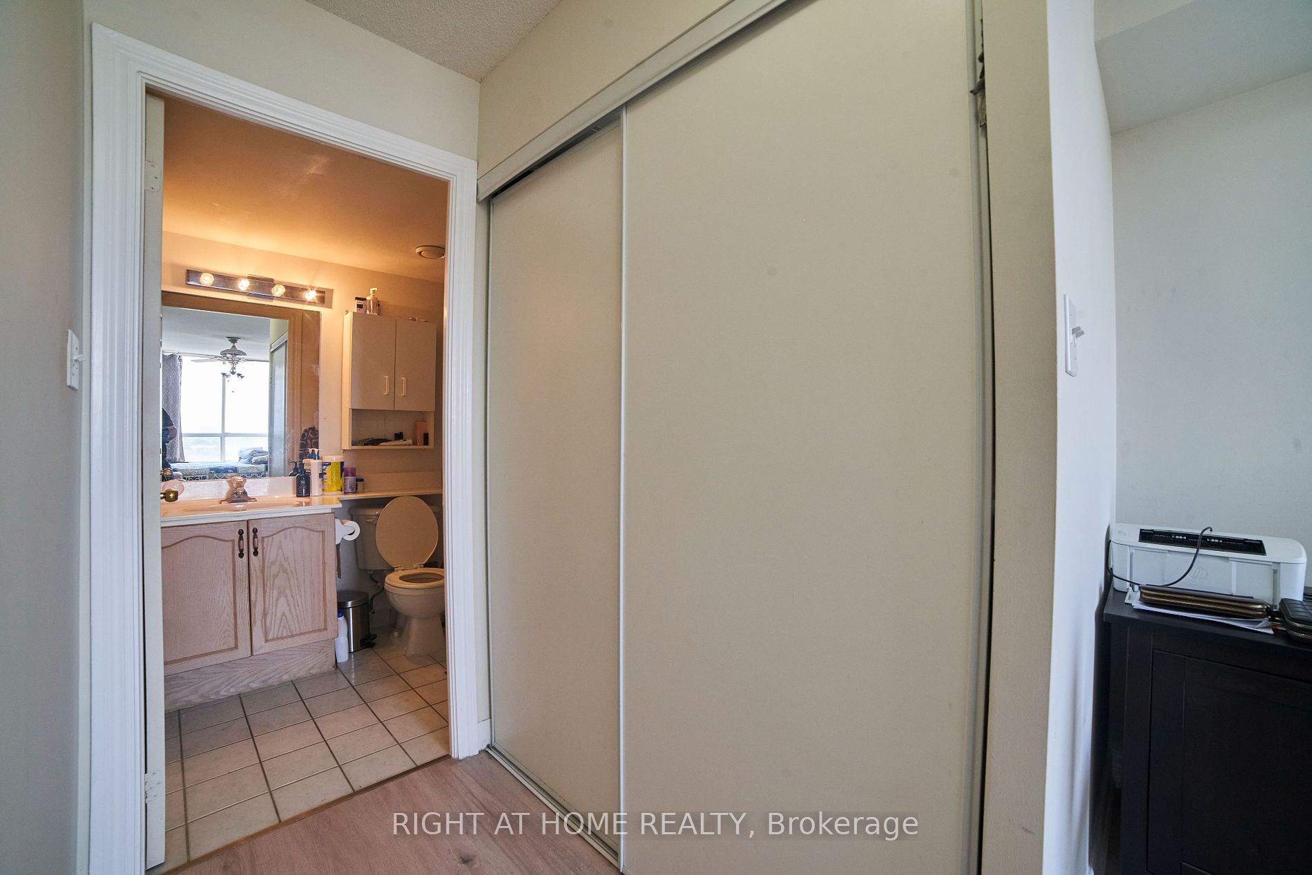 1700 E Eglinton Ave 609