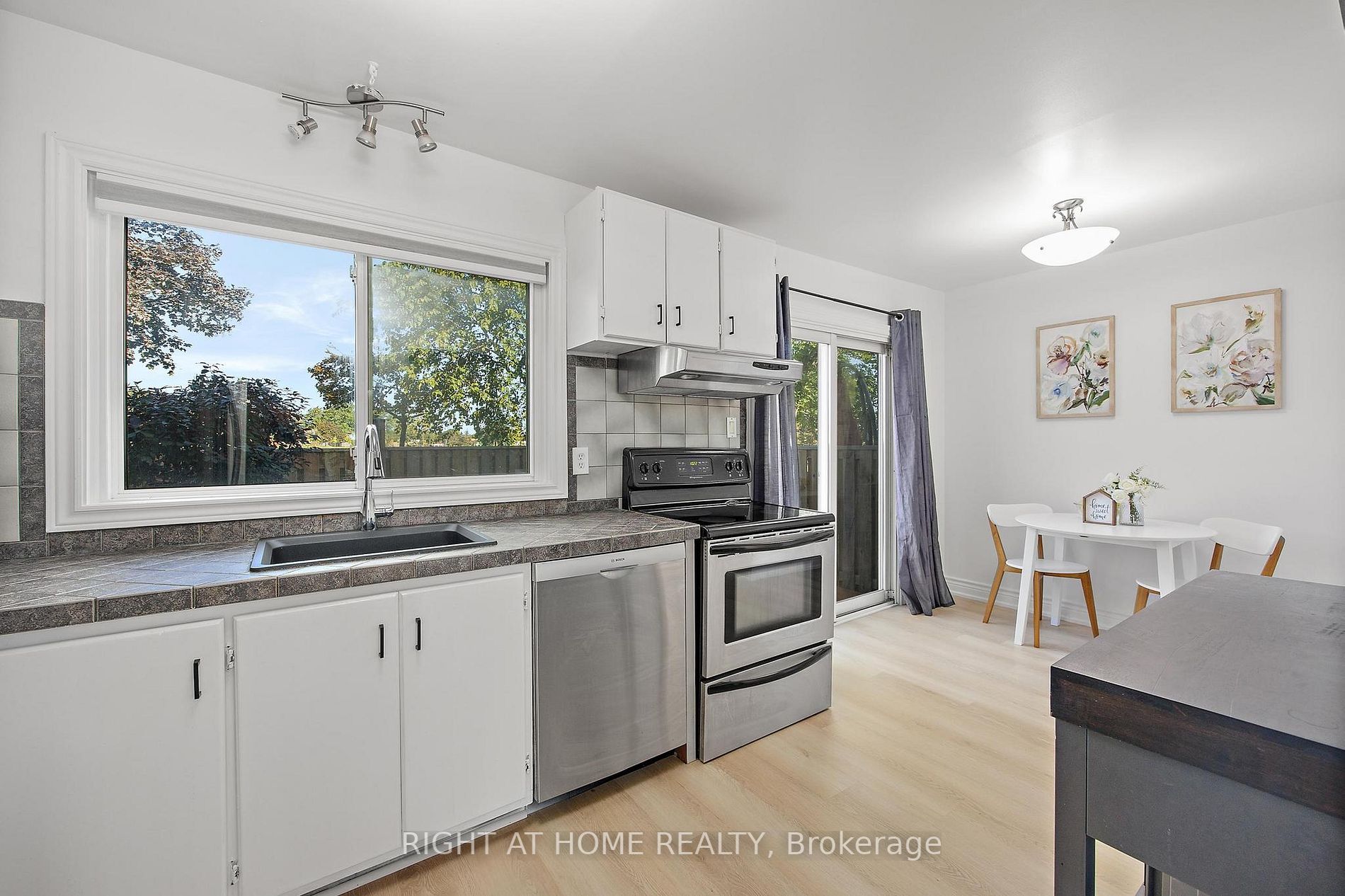 1020 Central Park Dr 82