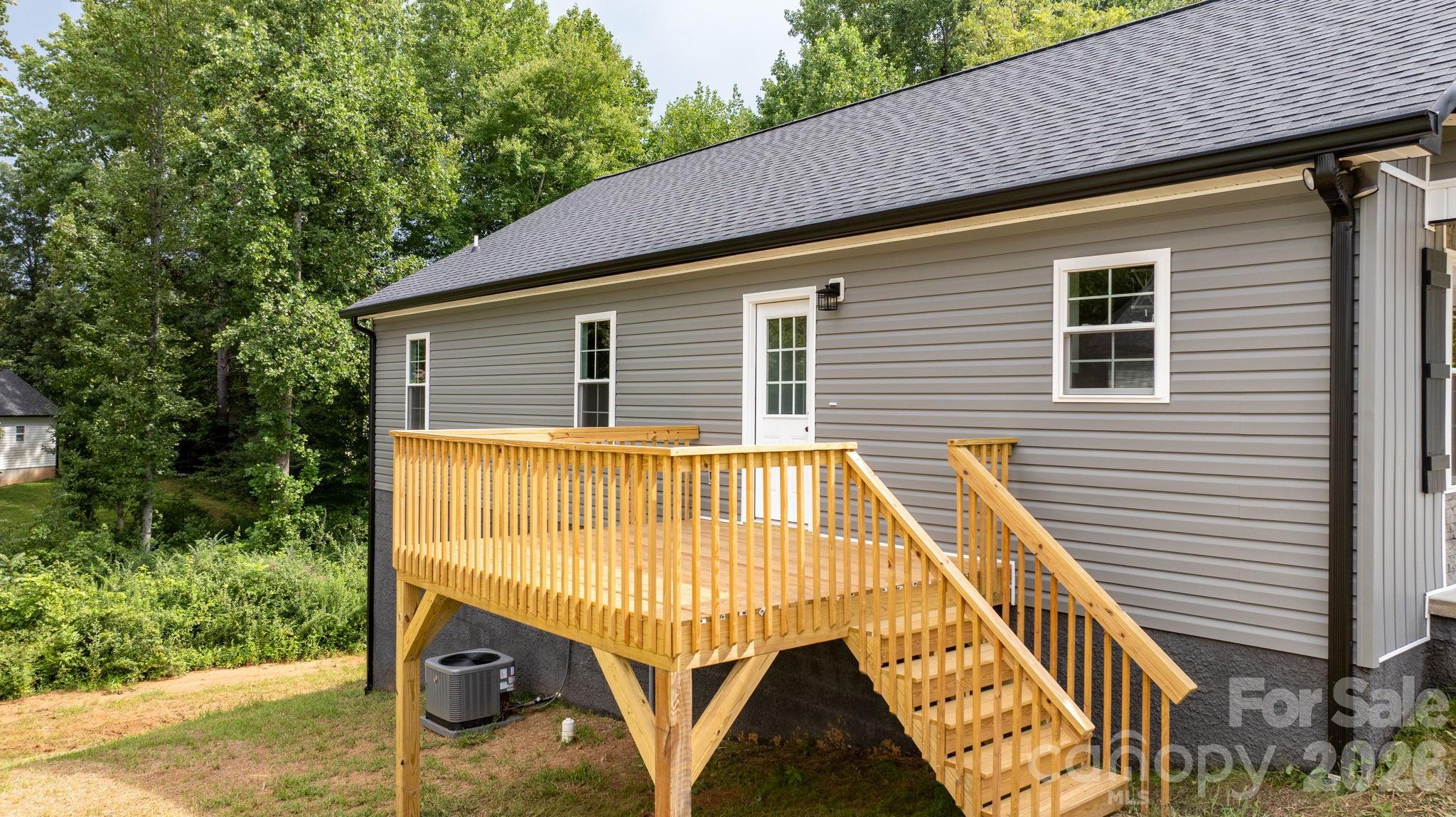 128 Buck Shoals Circle