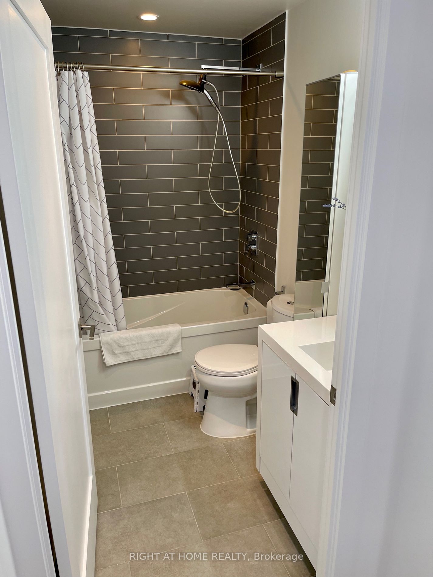 205 Manning Ave 310