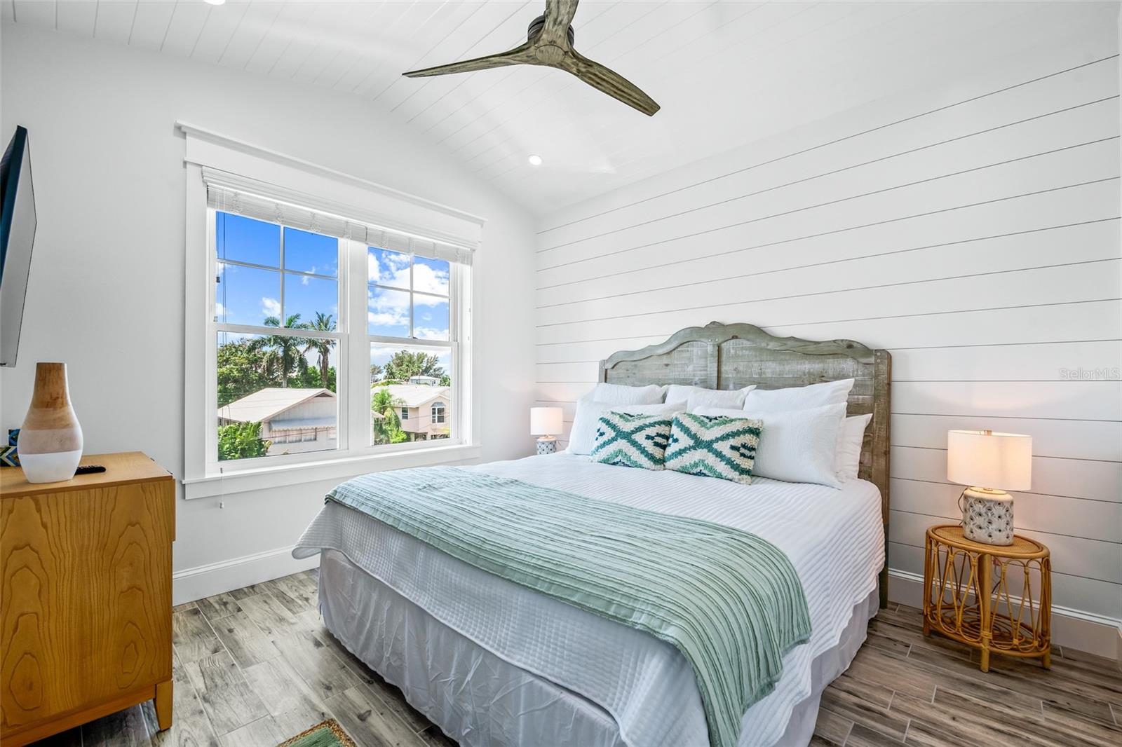 201 Bay Drive N