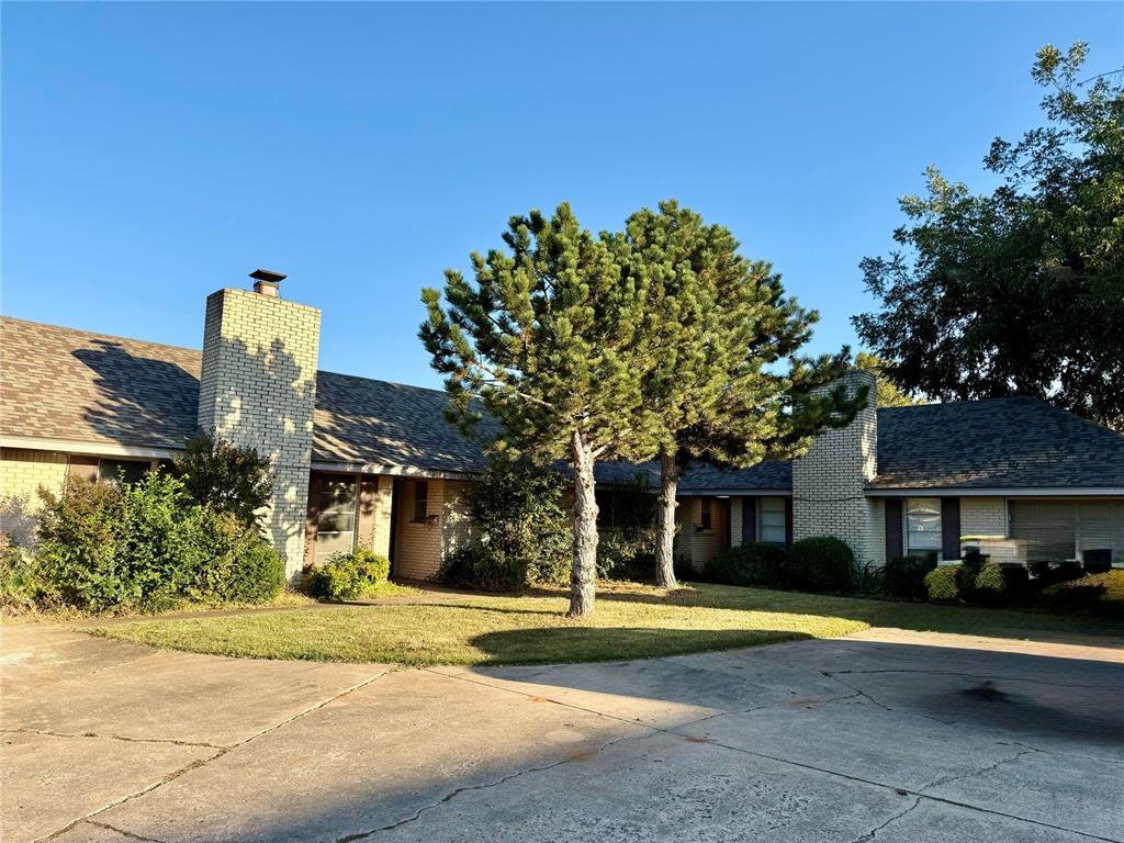 MUTIFAMILY DUPLEX FOR UNIT 4504 AND 4506 NW 26TH OKC OK 73127 OFFERED AT 258,500. THIS DUPLEX CONSISTS OF 2 UNITS WITH 2 BEDS AND 2 BATHS IN EACH UNIT, PLUS EACH UNIT HAS A 1-CAR GARAGE ATTACHED.  THE PROPERTY COULD BE USED FOR THE OWNER TO LIVE IN ONE SIDE AND RENT THE OTHER SIDE OUT FOR INCOME. THE UNIT 4506 HAS UPDATES FEATURING NEW FLOORING, LIGHTING, GRANITE, SS SINKS, AND FIXTURES. THE ROOF IS JUST 3 YEARS OLD. THIS PROPERTY IS IN A PRIME LOCATION FOR SHOPPING, BANKING, RESTAURANTS, AND JUST MINUTES FROM I-40 AND THE PARKWAY FOR TRAVELING CONVENIENCE. DON'T MISS OUT ON THIS EXCEPTIONAL PROPERTY! SCHEDULE YOUR SHOWING TODAY!