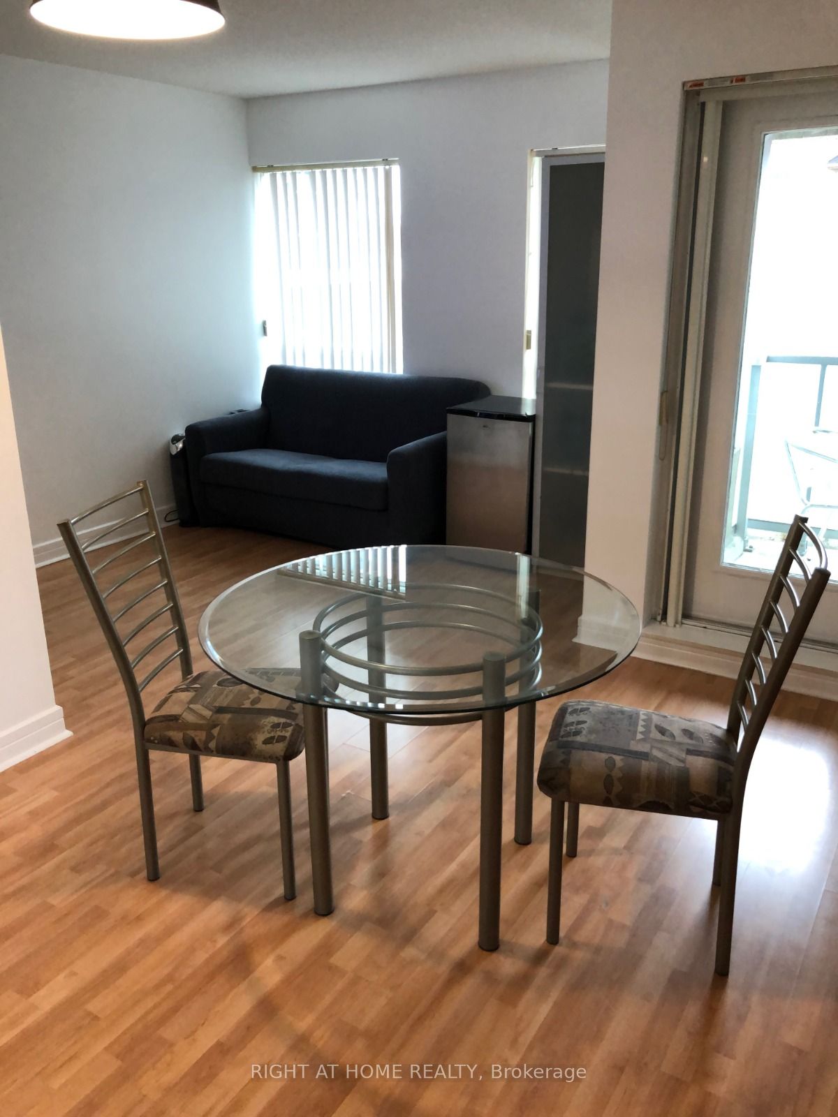 19 Avondale Ave 210