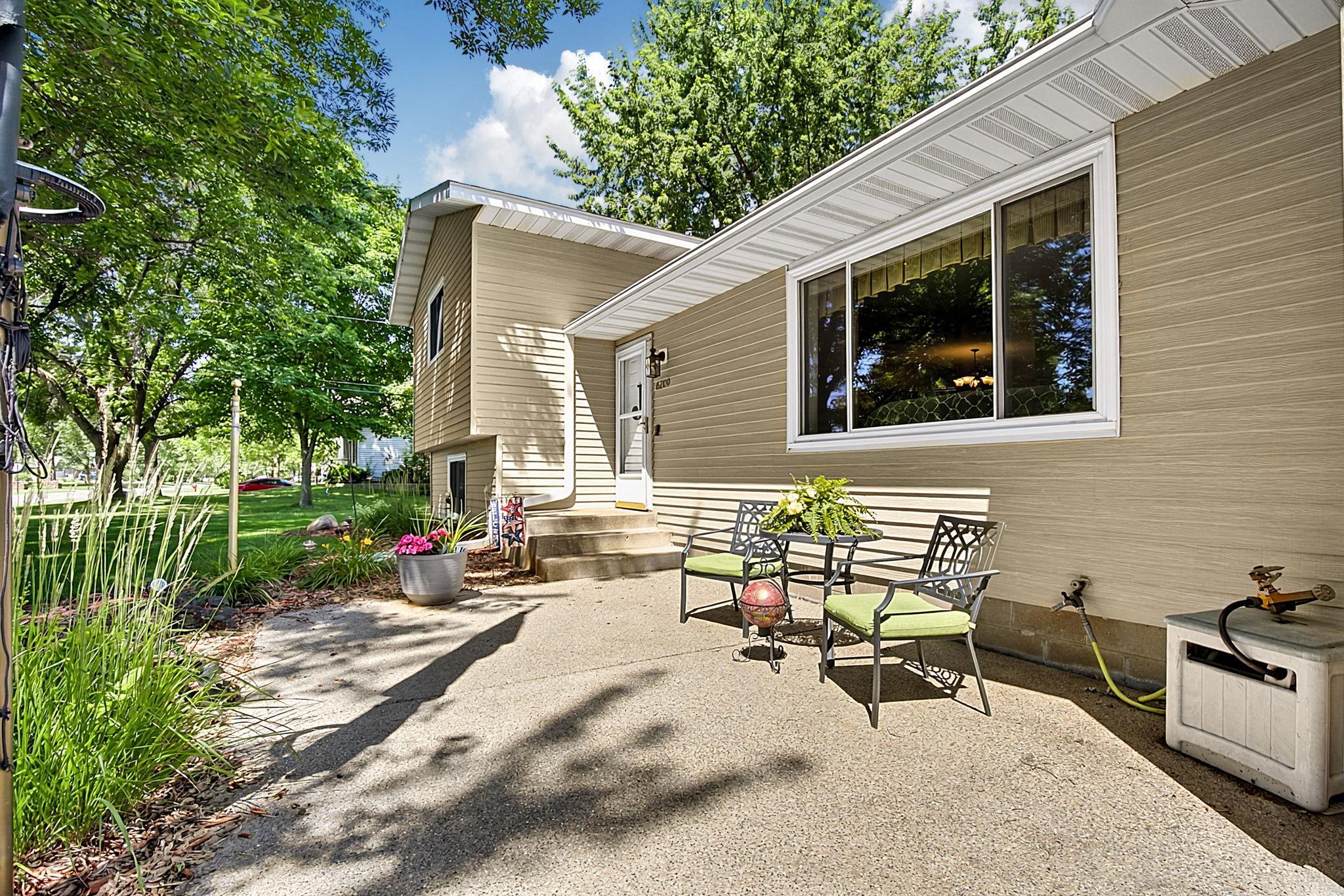6209 Laurel Road