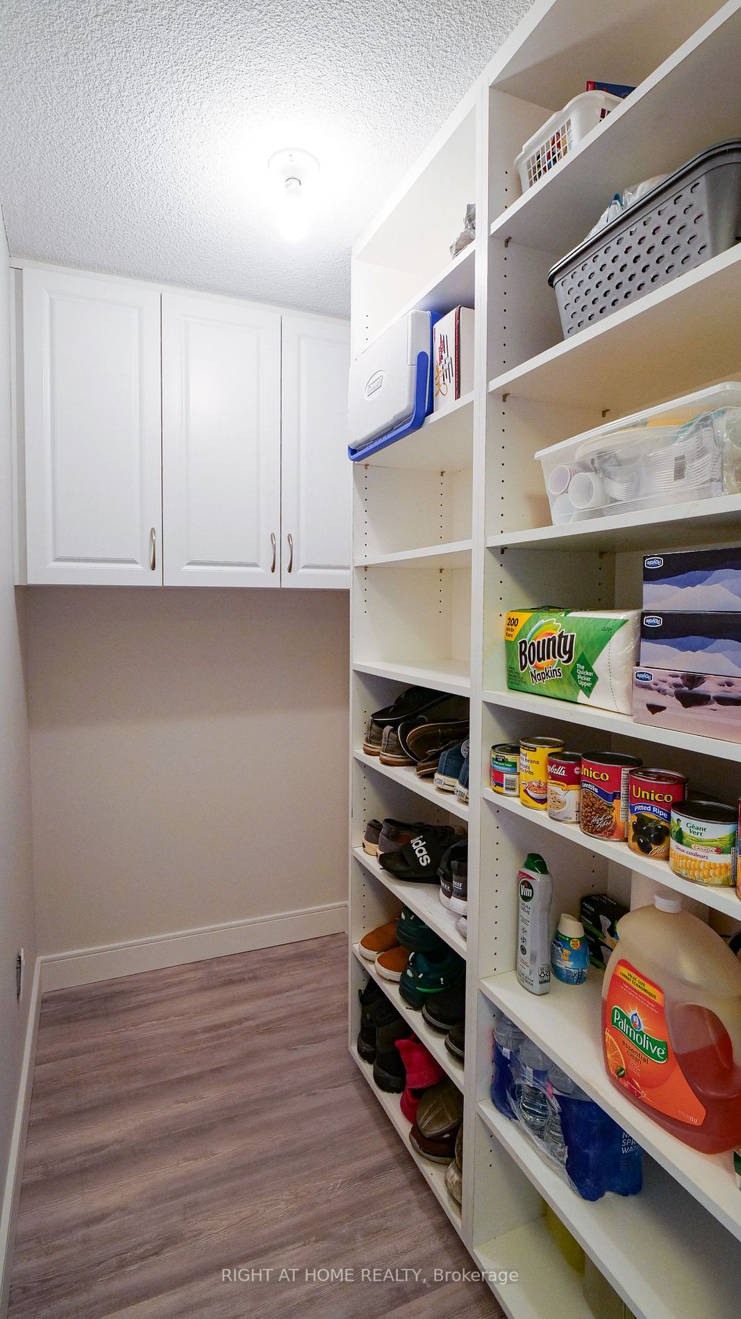 812 Burnhamthorpe Rd 705