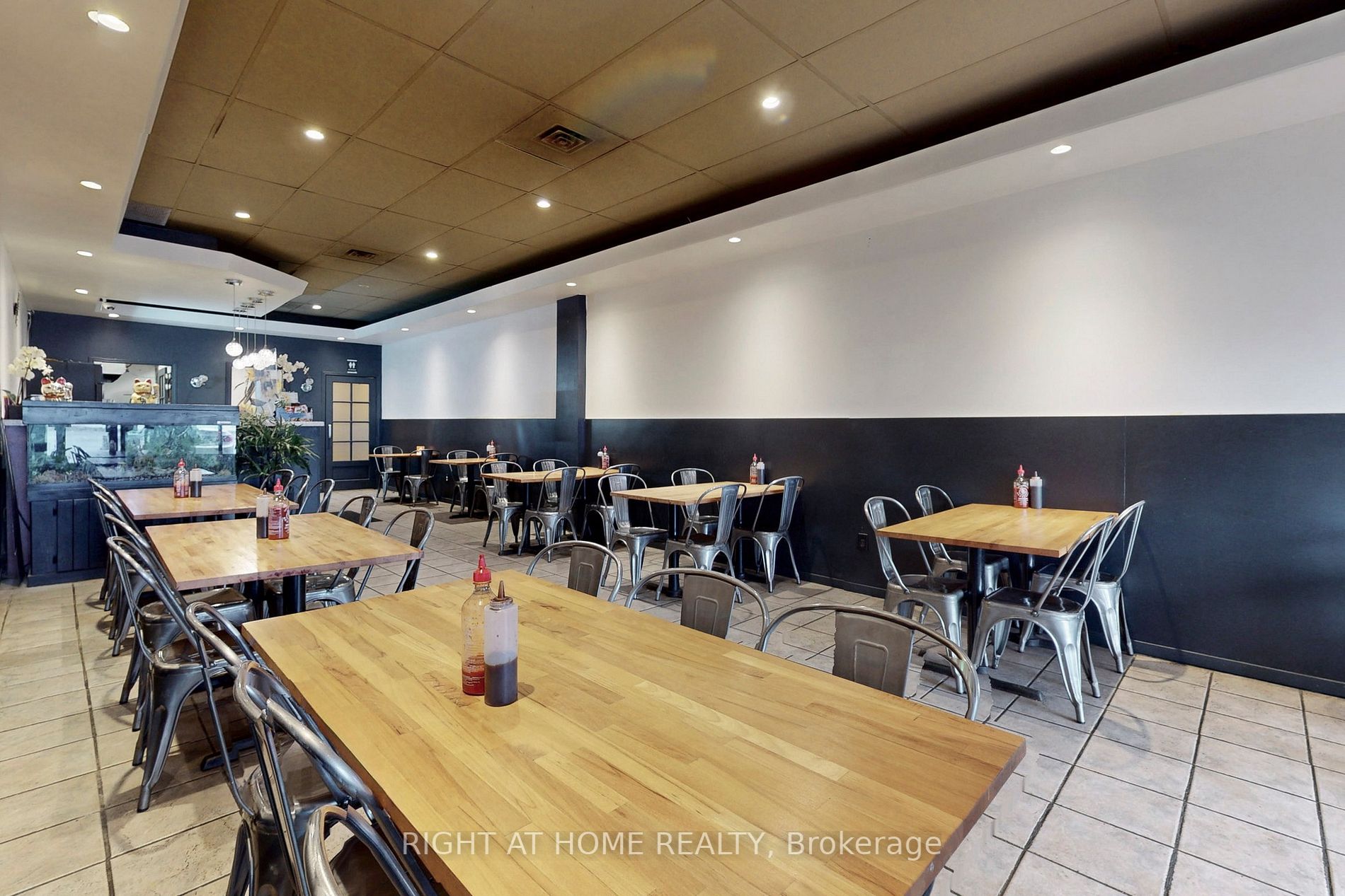 16925 Yonge St 8