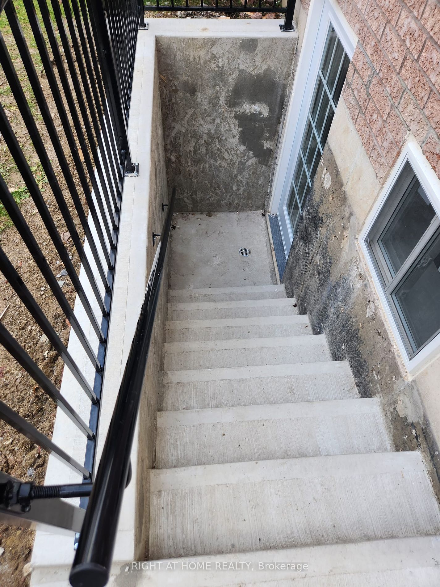 9 Mediterra Dr (Bsmnt)