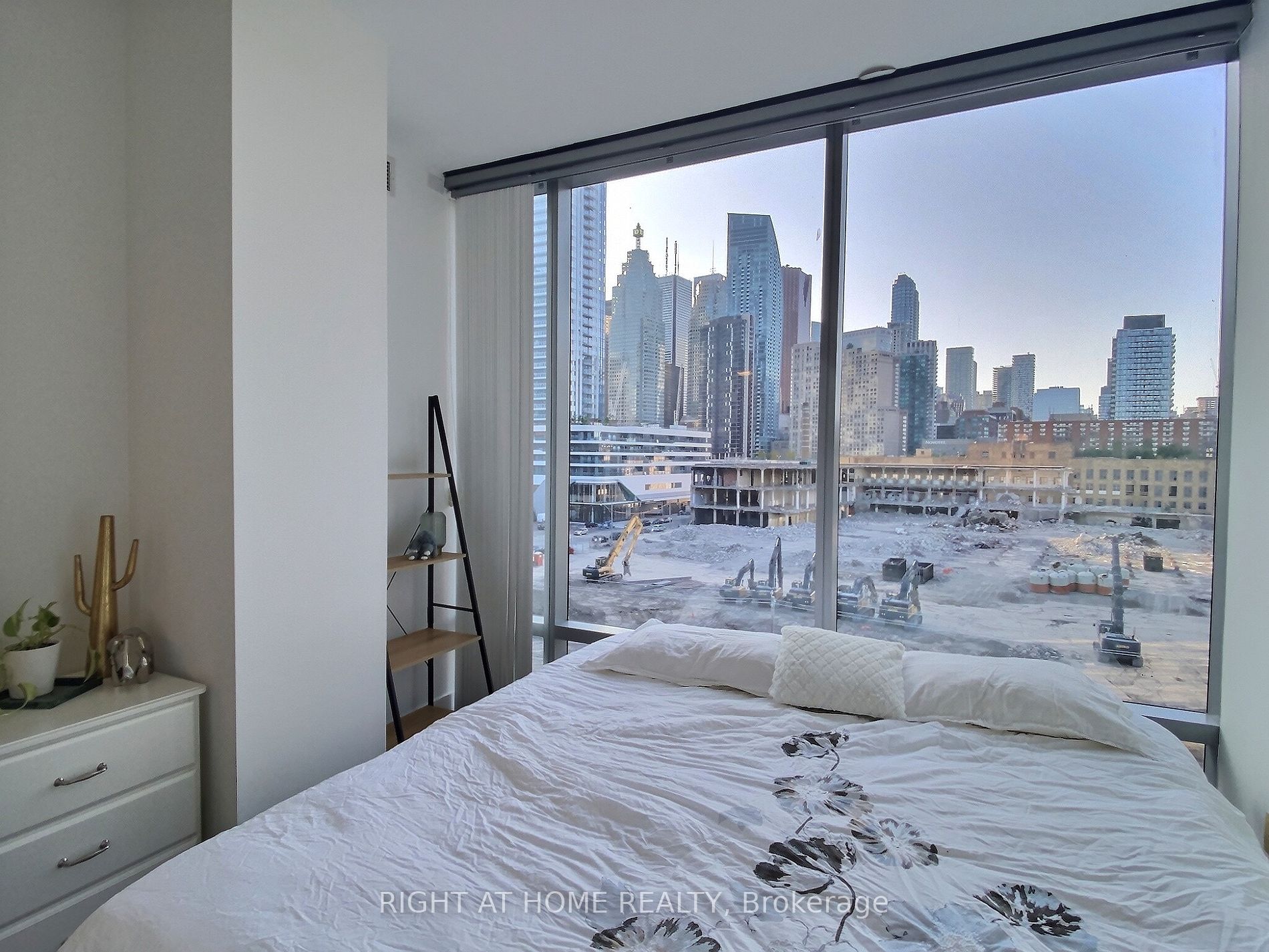 39 E Queens Quay 641