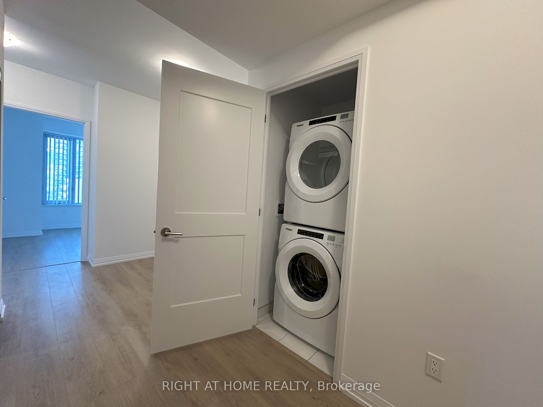 50 Dunfield Ave 1715