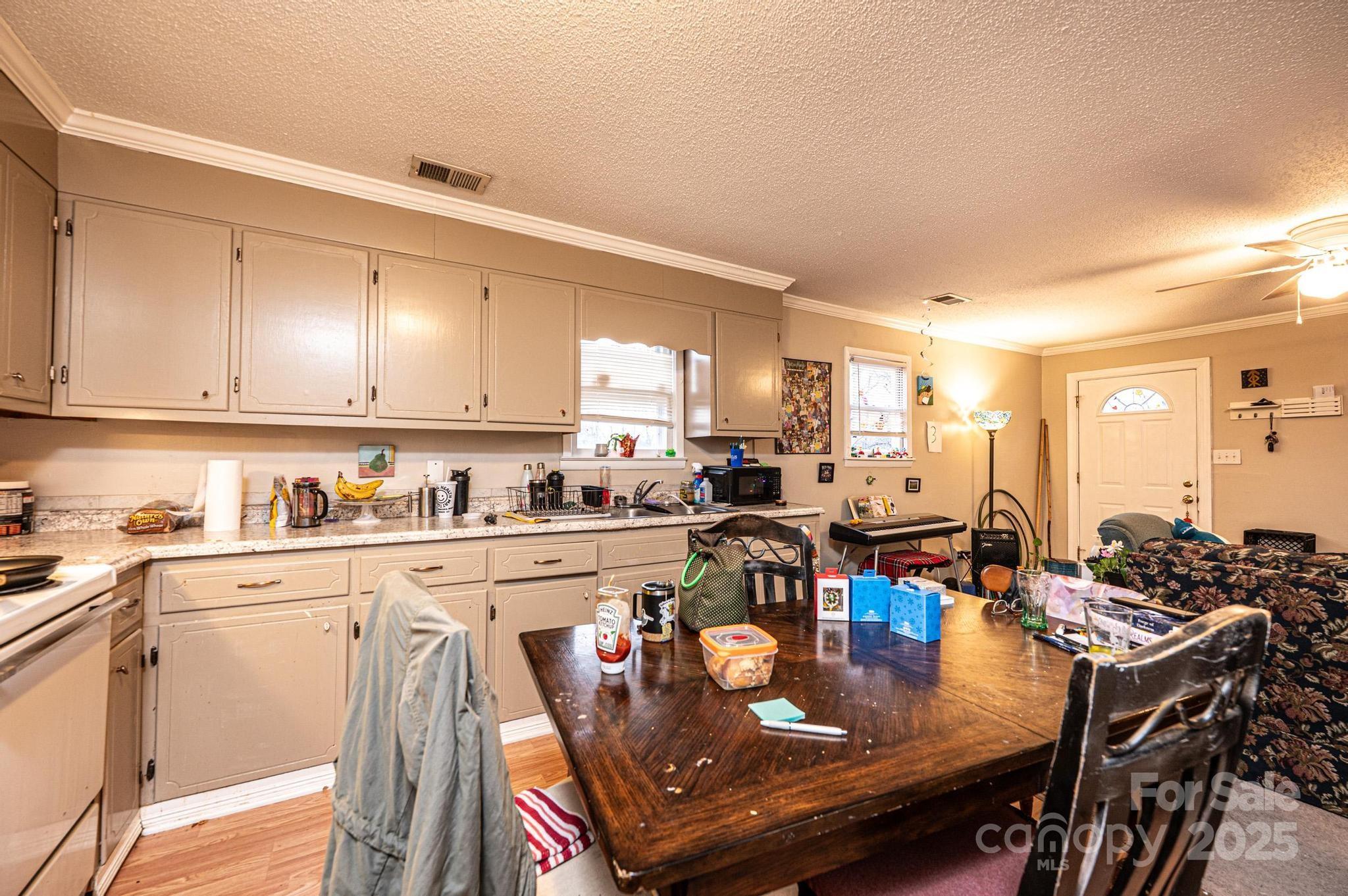 711 Meredith Court SW