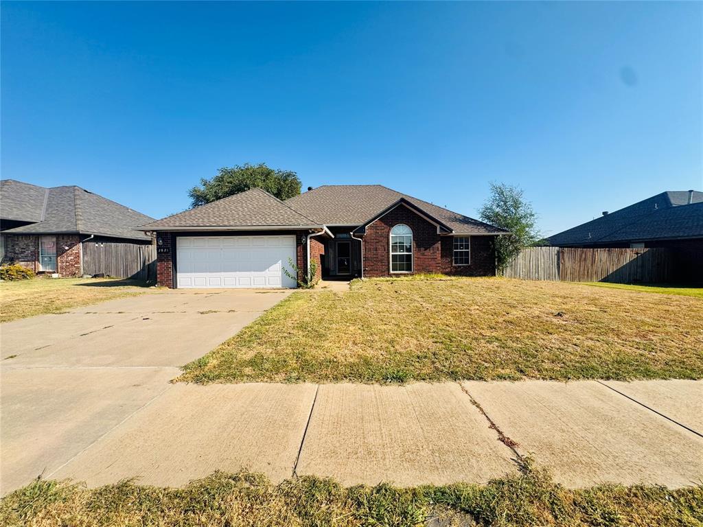 This 3 bed 2 bath home comes with a flexible upstairs loft with window and closet, making the possibilities wide open - game room, additional living, office, or even a fourth bedroom option. Oversized utility room with hanging space, upper and lower cabinetry for storage and folding. Whether you are looking for a place with potential to put your own perfect touch on, or an investor wanting to add to their portfolio, home is waiting for your perfect touch. 7 miles to Tinker AFB.