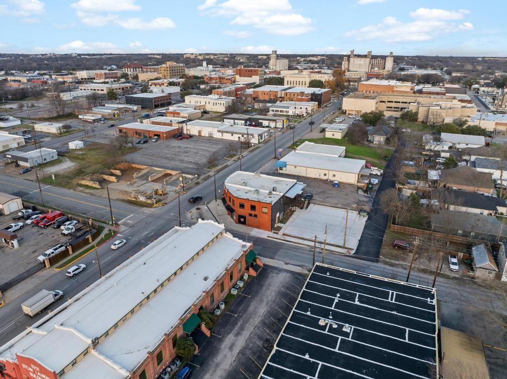 330 W Lamar Street 101