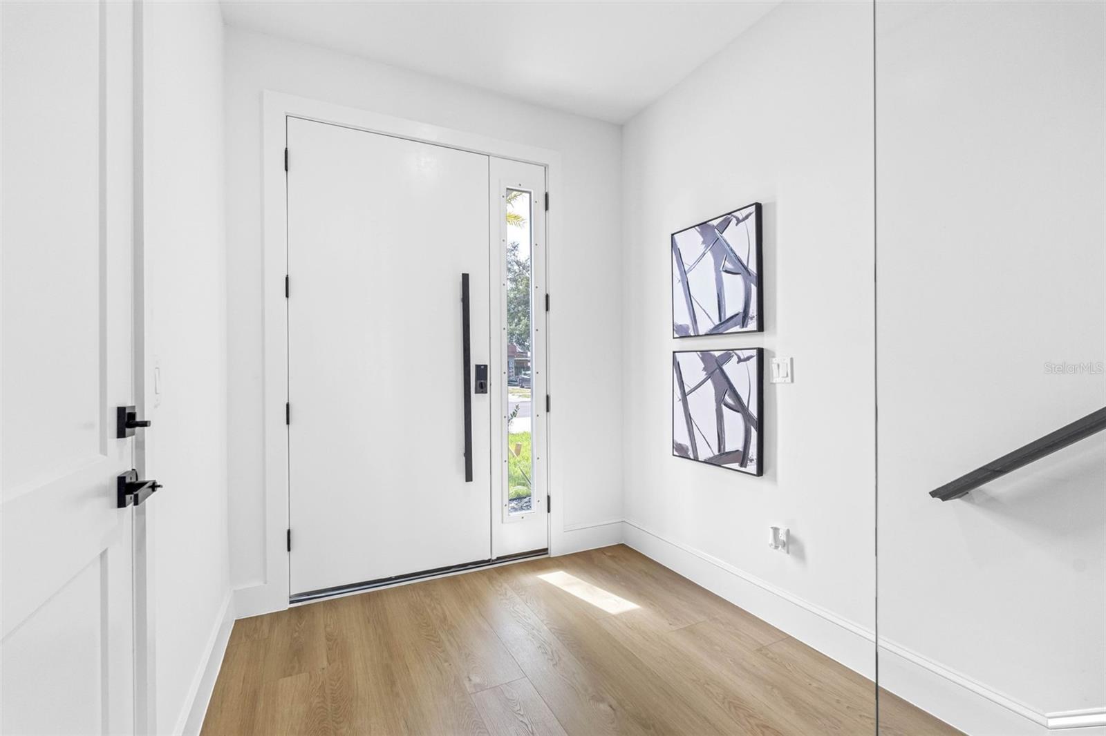 101 W Warren Avenue 1