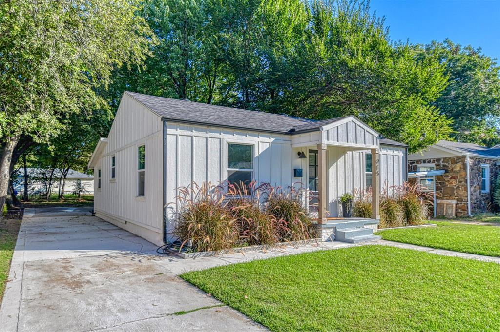 Nestled in the heart of Norman, Oklahoma, within walking or biking distance to OU, this single-family residence at 915 W Comanche Street presents a wonderful opportunity to own a home with enduring charm. The living space opens up to the newly renovated kitchen.  The large island offers plenty of seating for entertaining. The large laundry area has plenty of room for extra storage or can double as a mudroom. With three bedrooms, you can create personalized spaces, each offering a private sanctuary to unwind at the end of the day. Two fully updated bathrooms provide essential convenience and elegance. This charmer has been tastefully renovated for functionality and livability. The outdoor living space offers a patio/firepit area  for friends and family to enjoy.
Roof and HVAC are approx 2 years old.
Take a look today, you won't regret it! Buyer to verify schools.