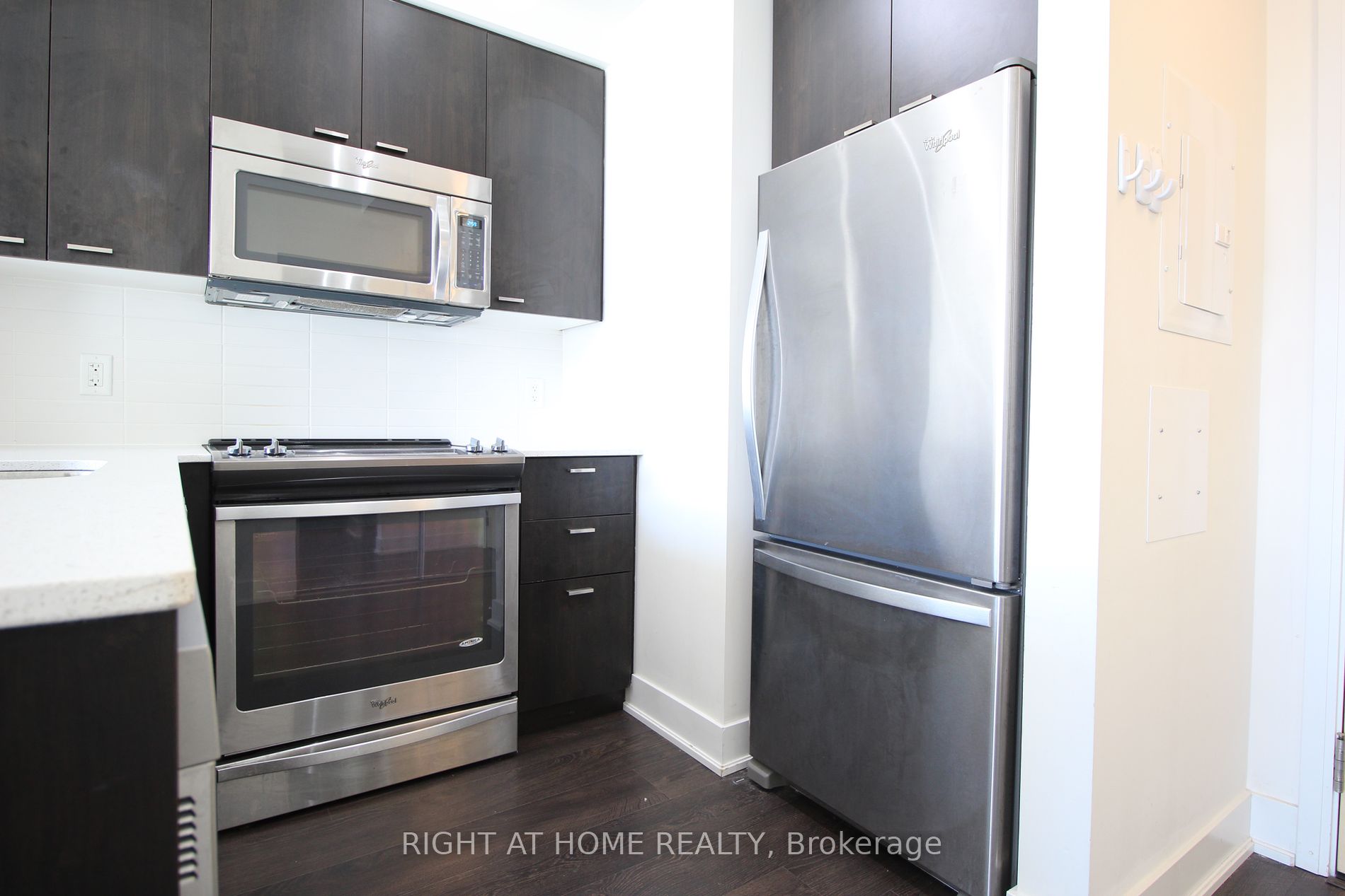 30 Roehampton Ave 1503