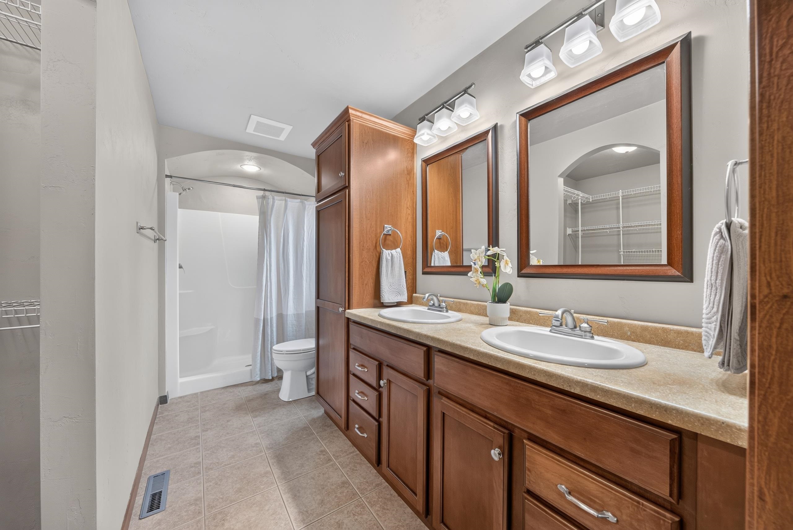 3875 Duchess Lane