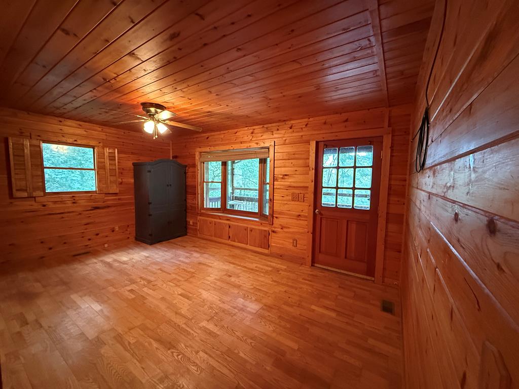 102 Overland Trail