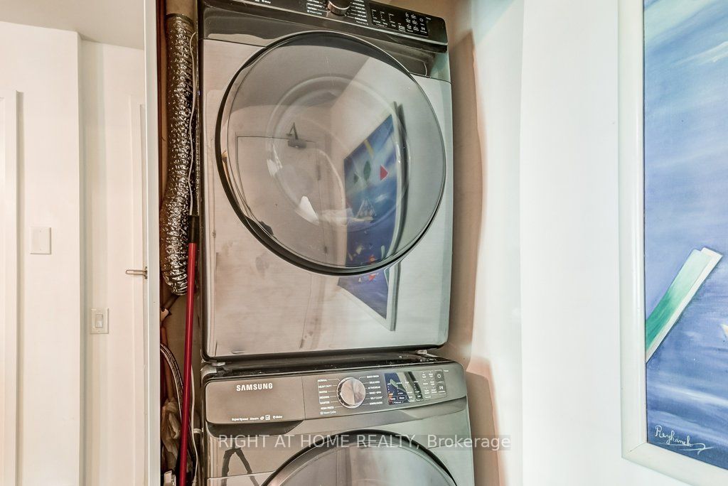 520 W Steeles Ave 212