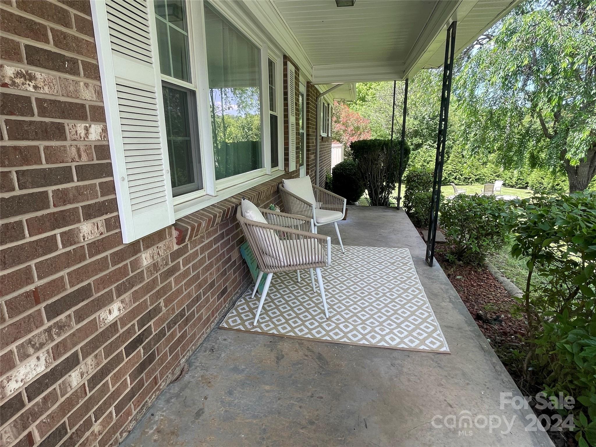 2579 Andrews Circle