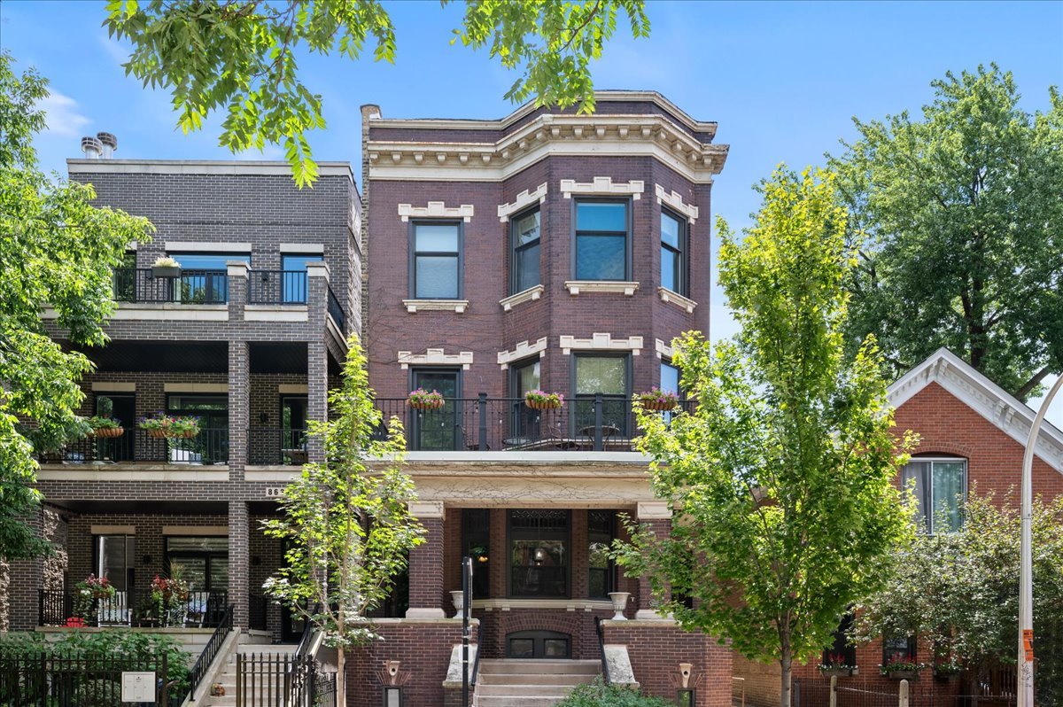 Vintage Graystone in wonderful Lincoln Park location at 901 W. Wrightwood. This high first floor unit has its own entry and is a spacious 3 bedroom, 1 bath with separate dining room. Vintage details throughout with natural woodwork and trim, narrow plank hardwood floors, pocket doors, intricate ceiling detail, stained glass windows, built-in features and decorative fireplaces. The plentiful Pella windows were all replaced a while back. Radiator heat and Space Pac Air. Boiler and hot water heater are in the process of being replaced. Roof newly silver coated in 2024. The eat-in kitchen features wood cabinetry, single bowl stainless sink, Kitchen Aid appliances, a built-in desk, island and granite counters. No parking on site. Laundry in the basement (2 machines). There's also an additional 1 bedroom plus office garden unit. It needs some TLC but would be a great source of additional income or could be combined with the main unit. Bring your ideas and contractor with you to the showing! Please note that the 2023 real estate taxes were $19,199.67. Self-managed association. Incredible walking location near both the red and brown line trains, and so many restaurants, bars and shops.