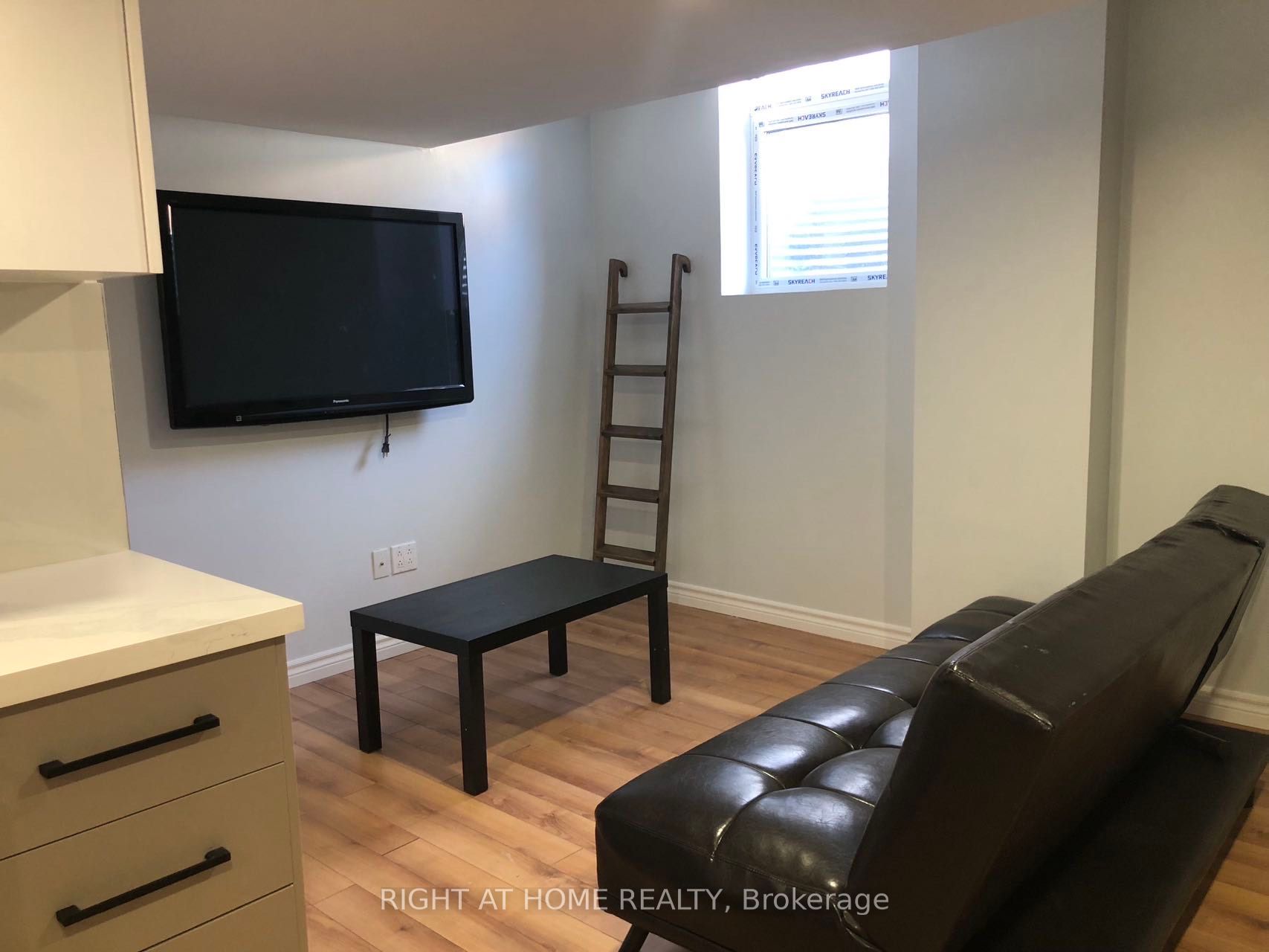 38 Glaceport Cres Bsmt