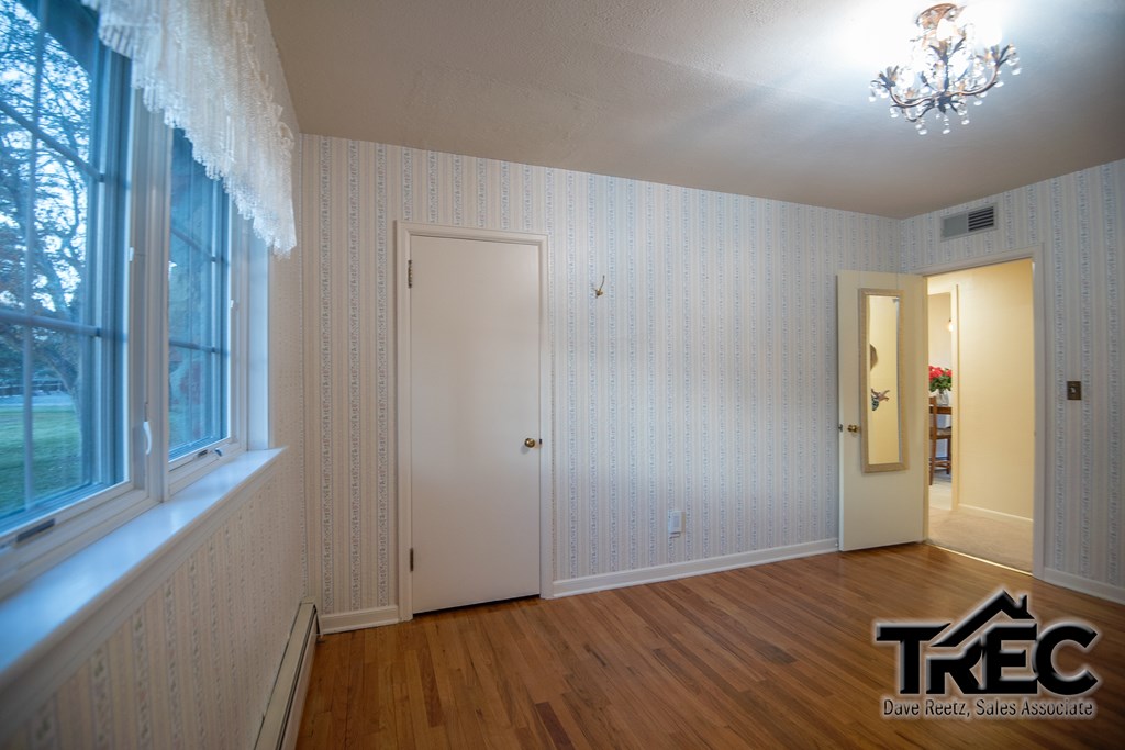 77 W Main St