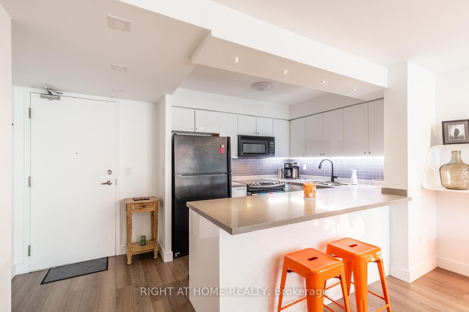 330 E Adelaide St 803