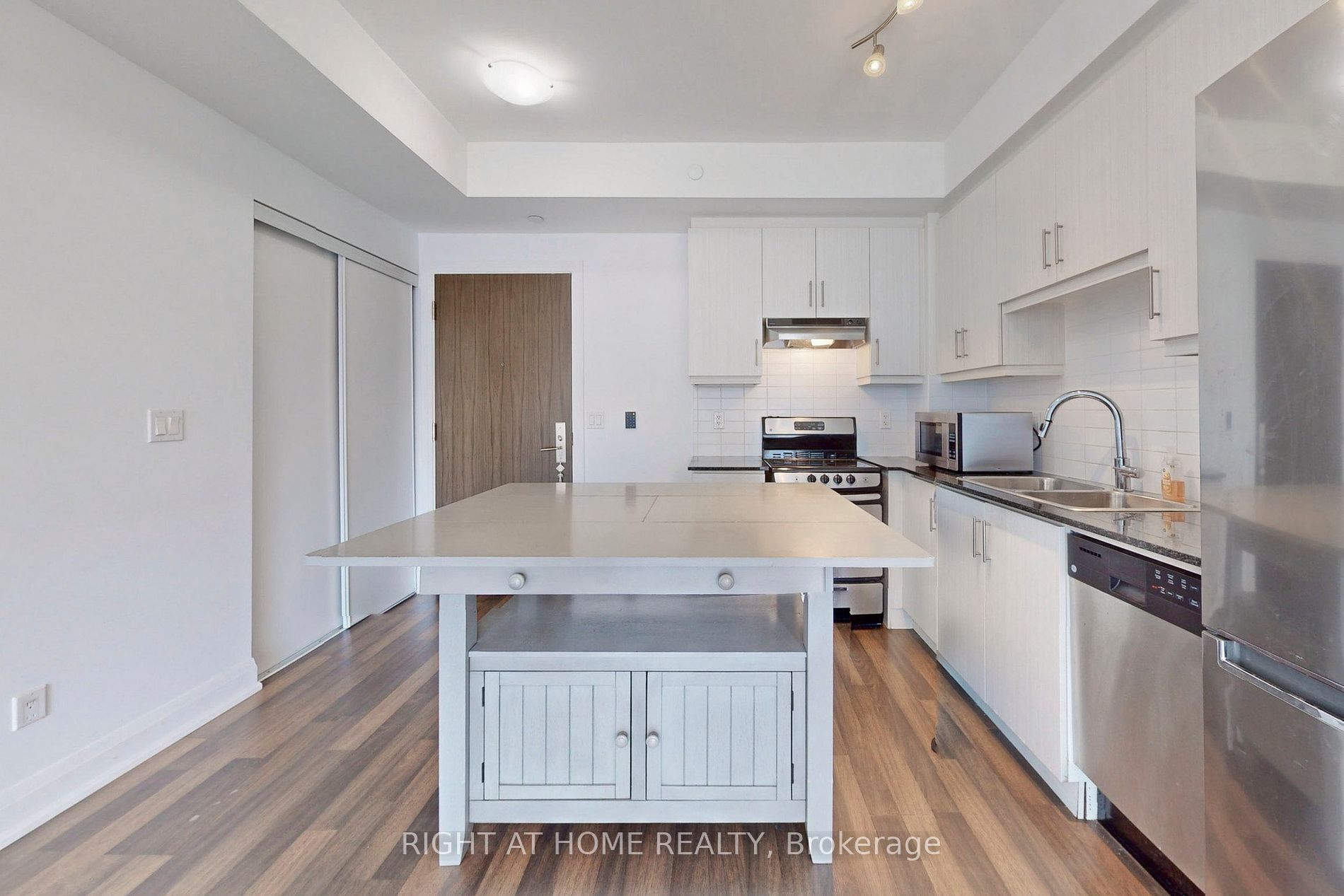 68 Canterbury Pl 902