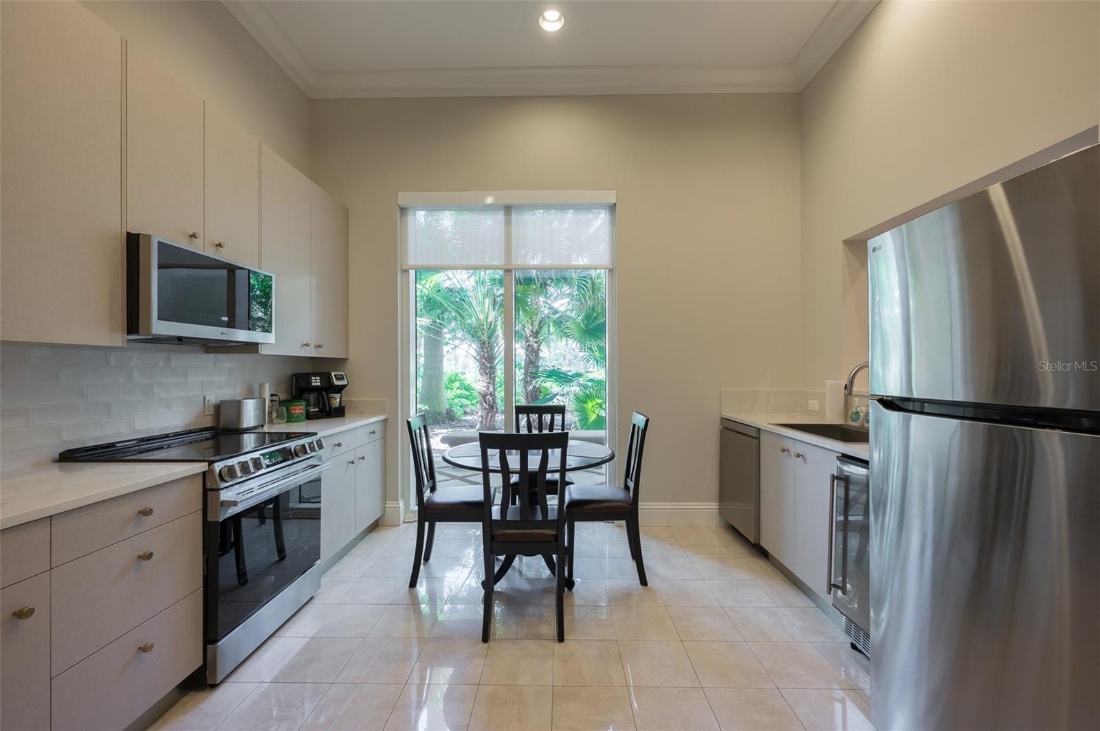 800 N Tamiami Trail 815