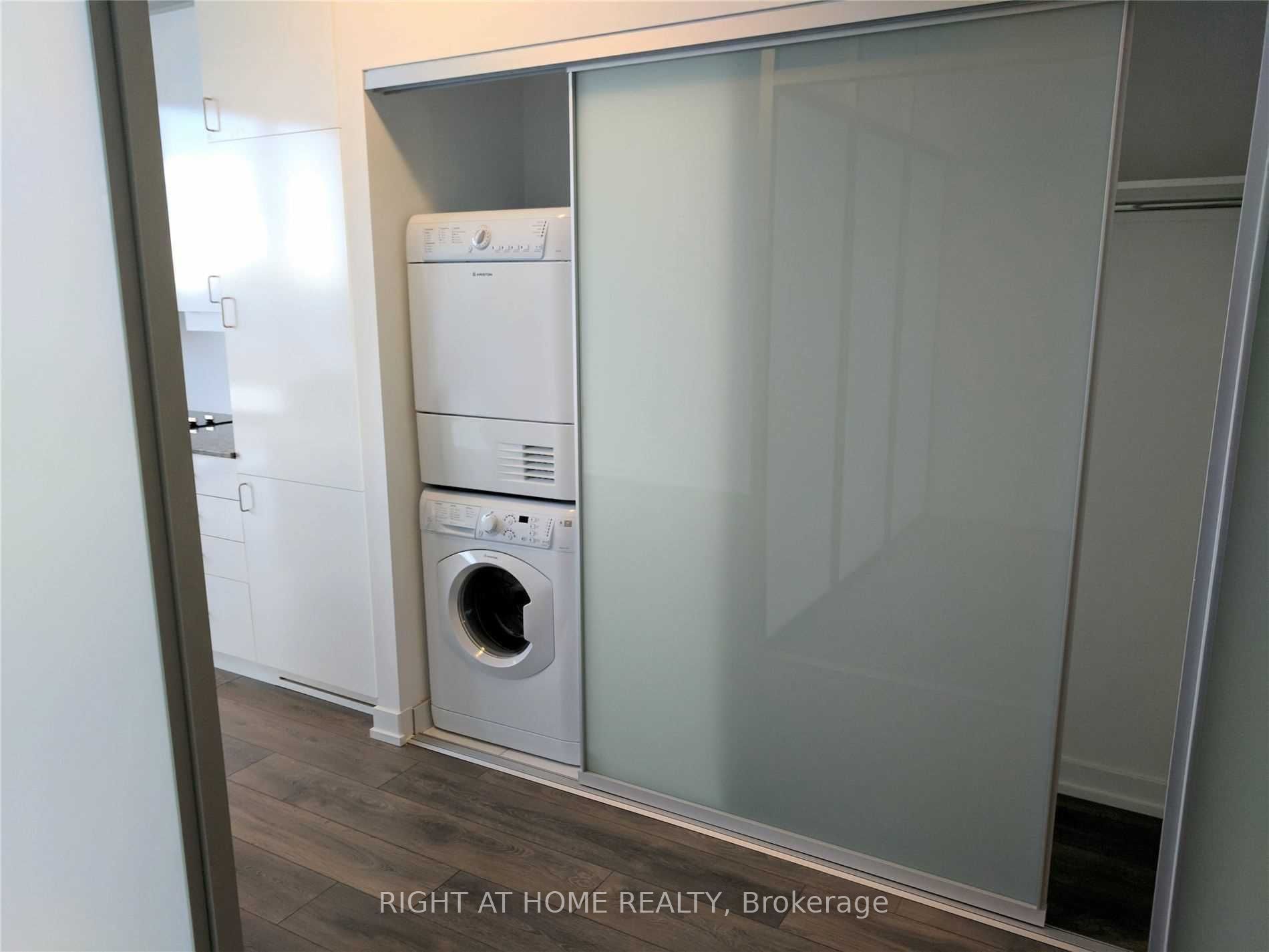 426 University Ave 1802