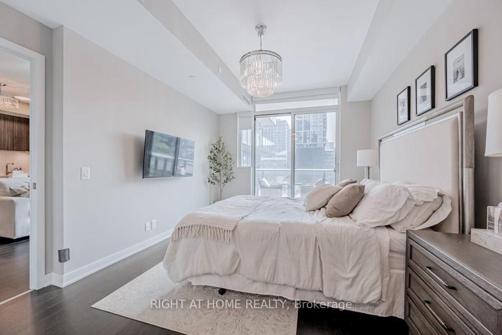 120 Parliament St 405