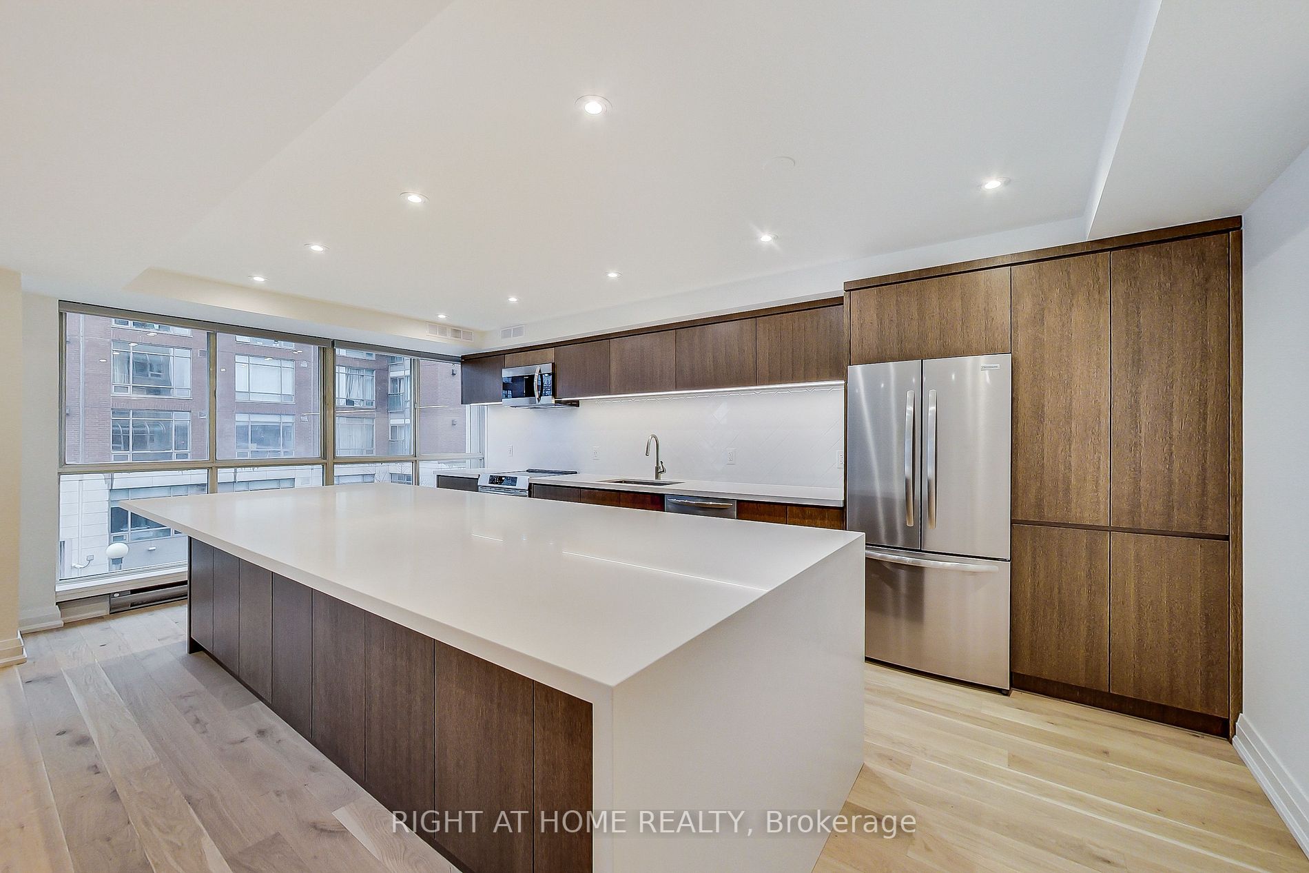 480 W Queens Quay 302W
