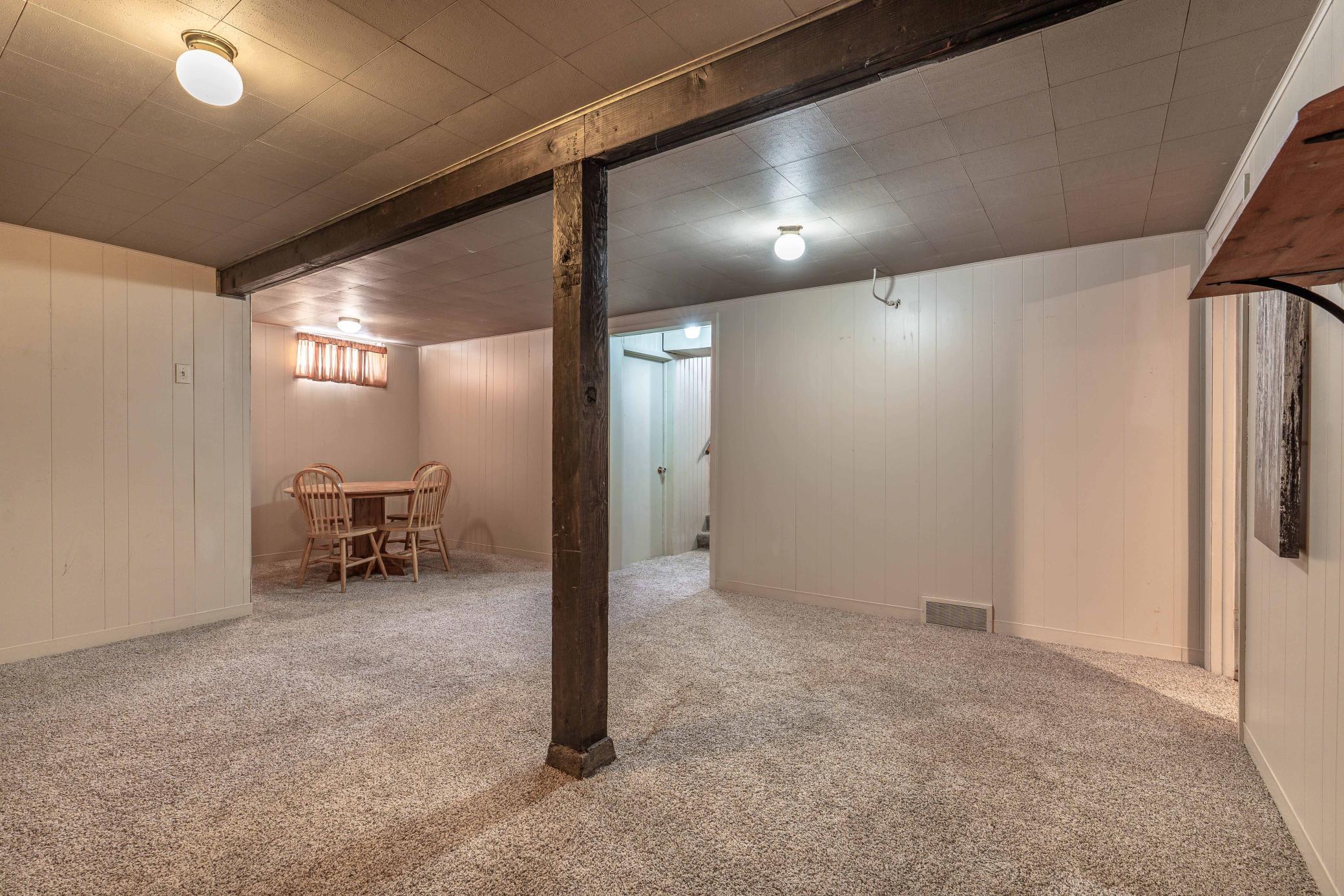 509 W Douglas Avenue