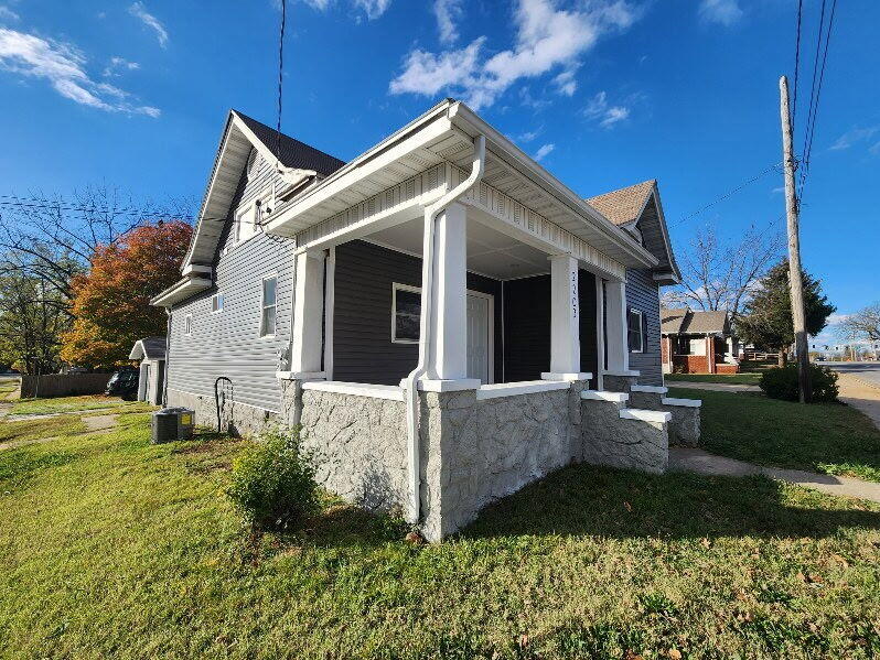 2203 N National Avenue