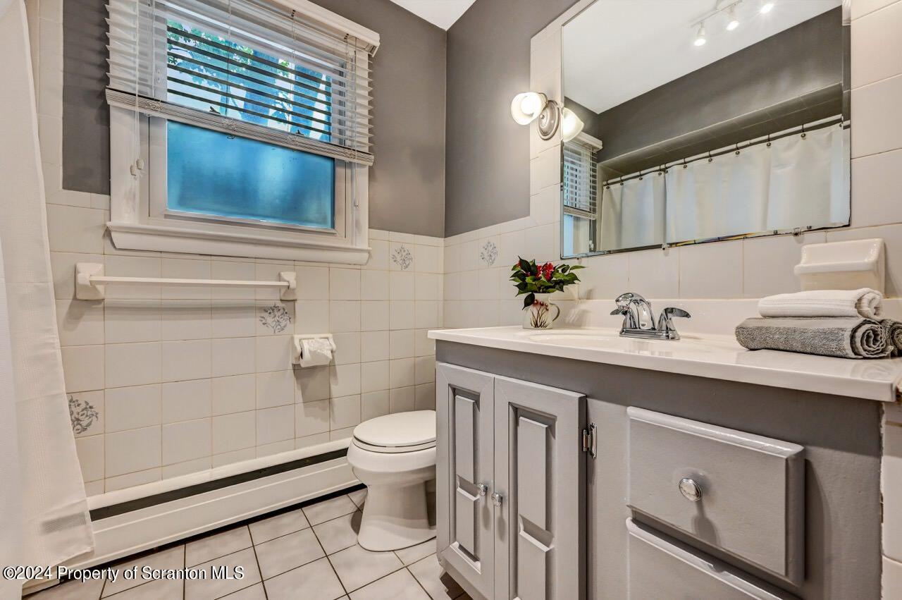 400 Montrose Avenue L113