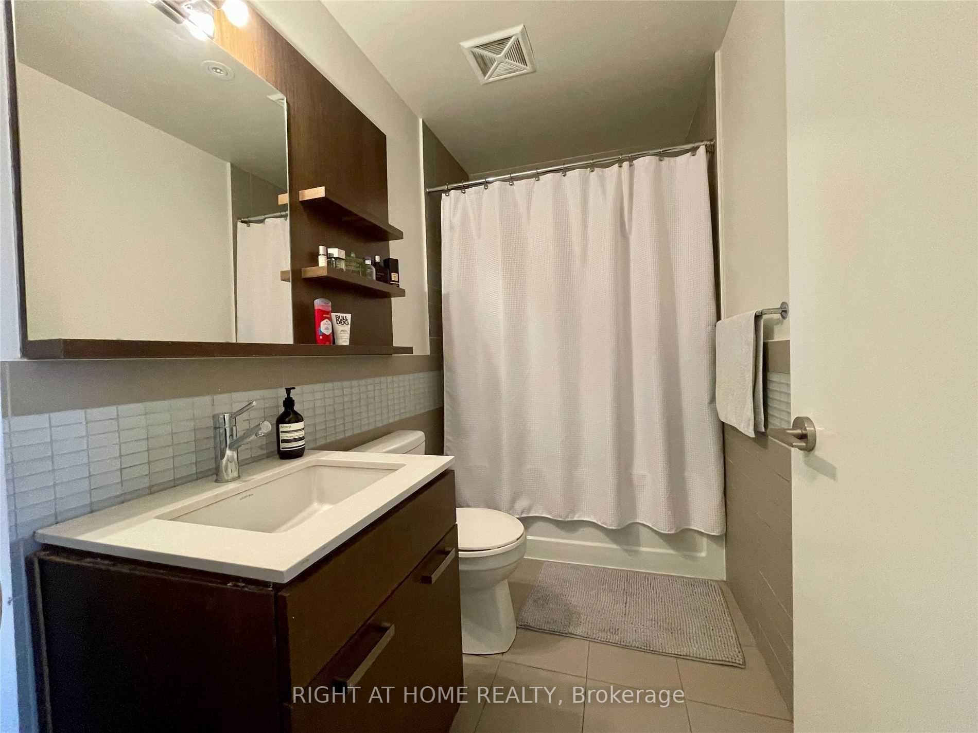 295 W Adelaide St 2303