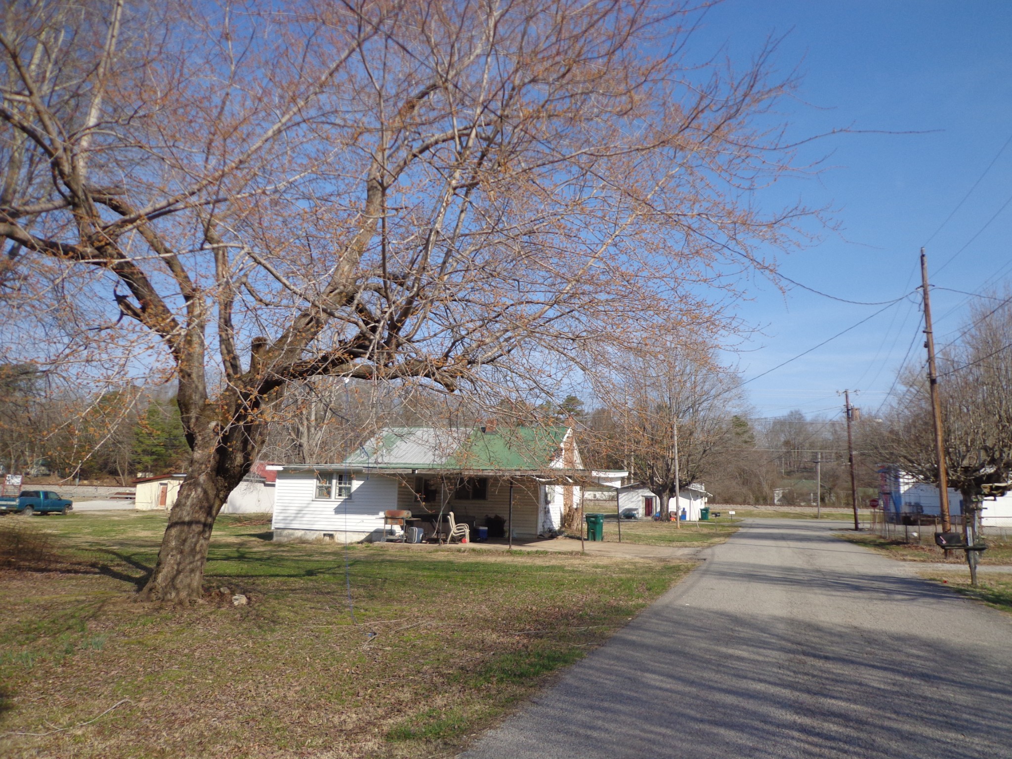 918 E Main St