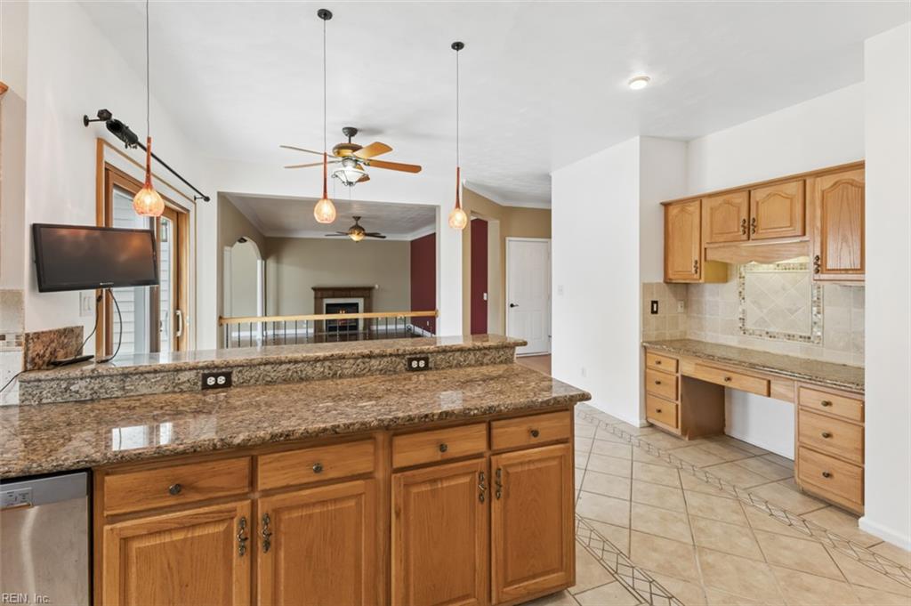 803 Gresham Way