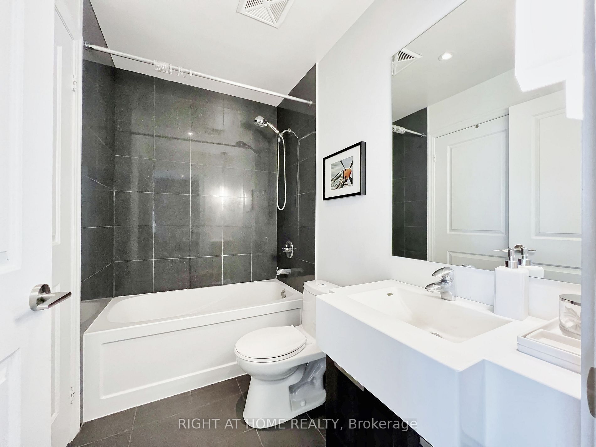 8 The Esplanade N/A 3709