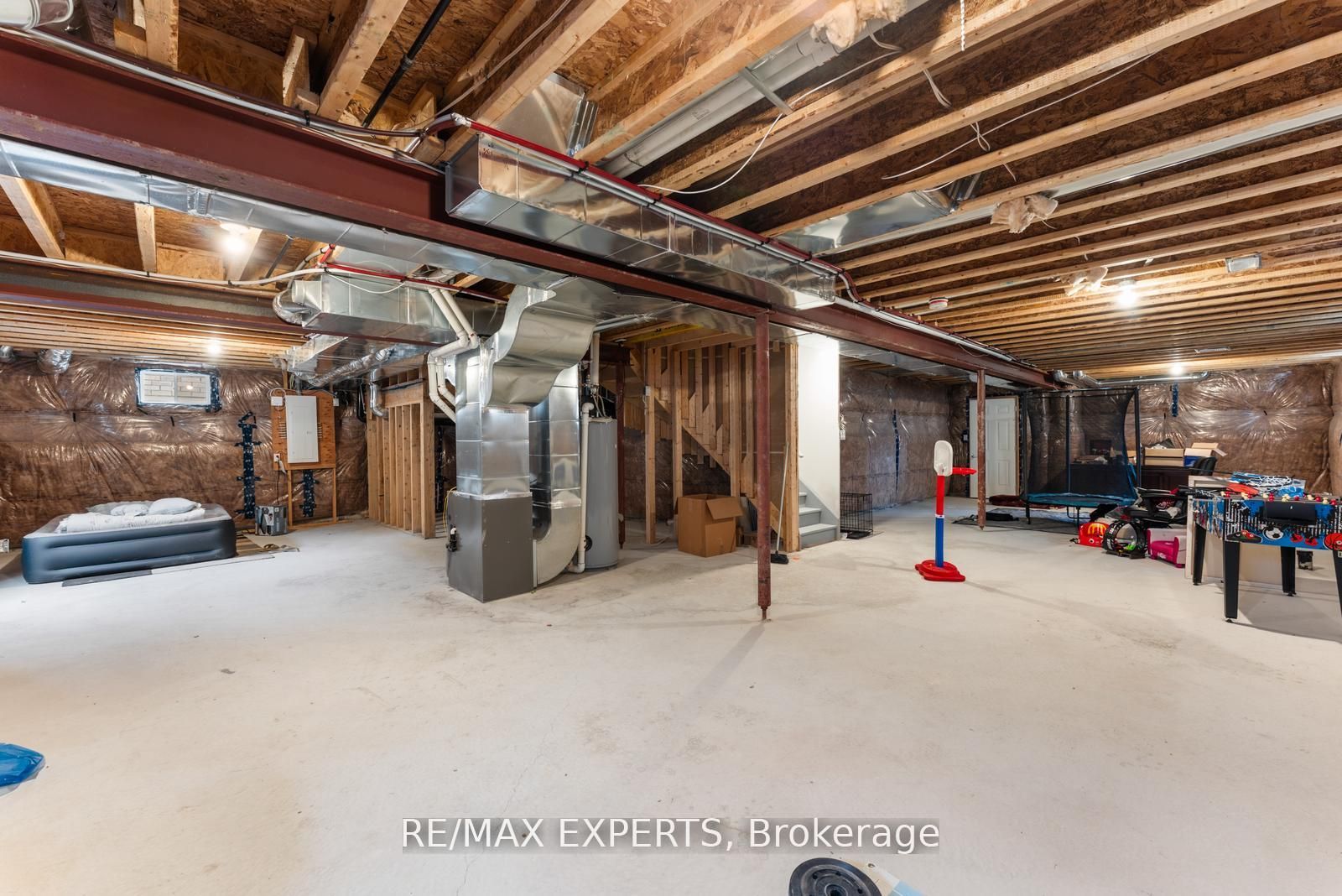 1583 Stovell Cres
