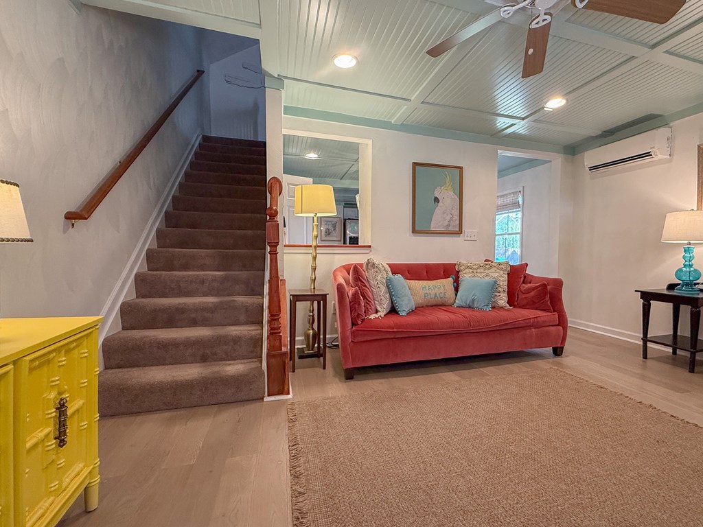 521 Mason Ave 578