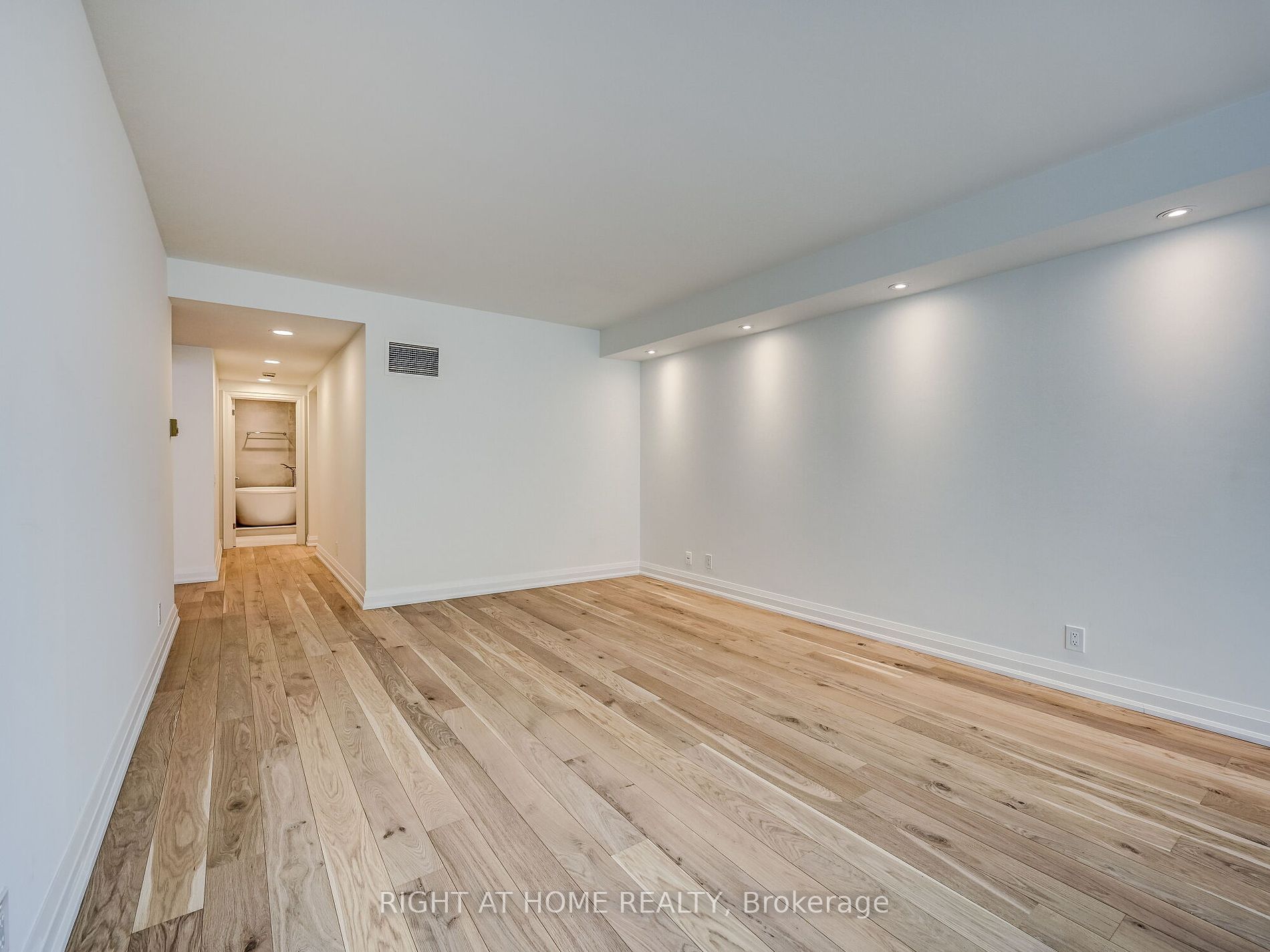 480 W Queens Quay 402W