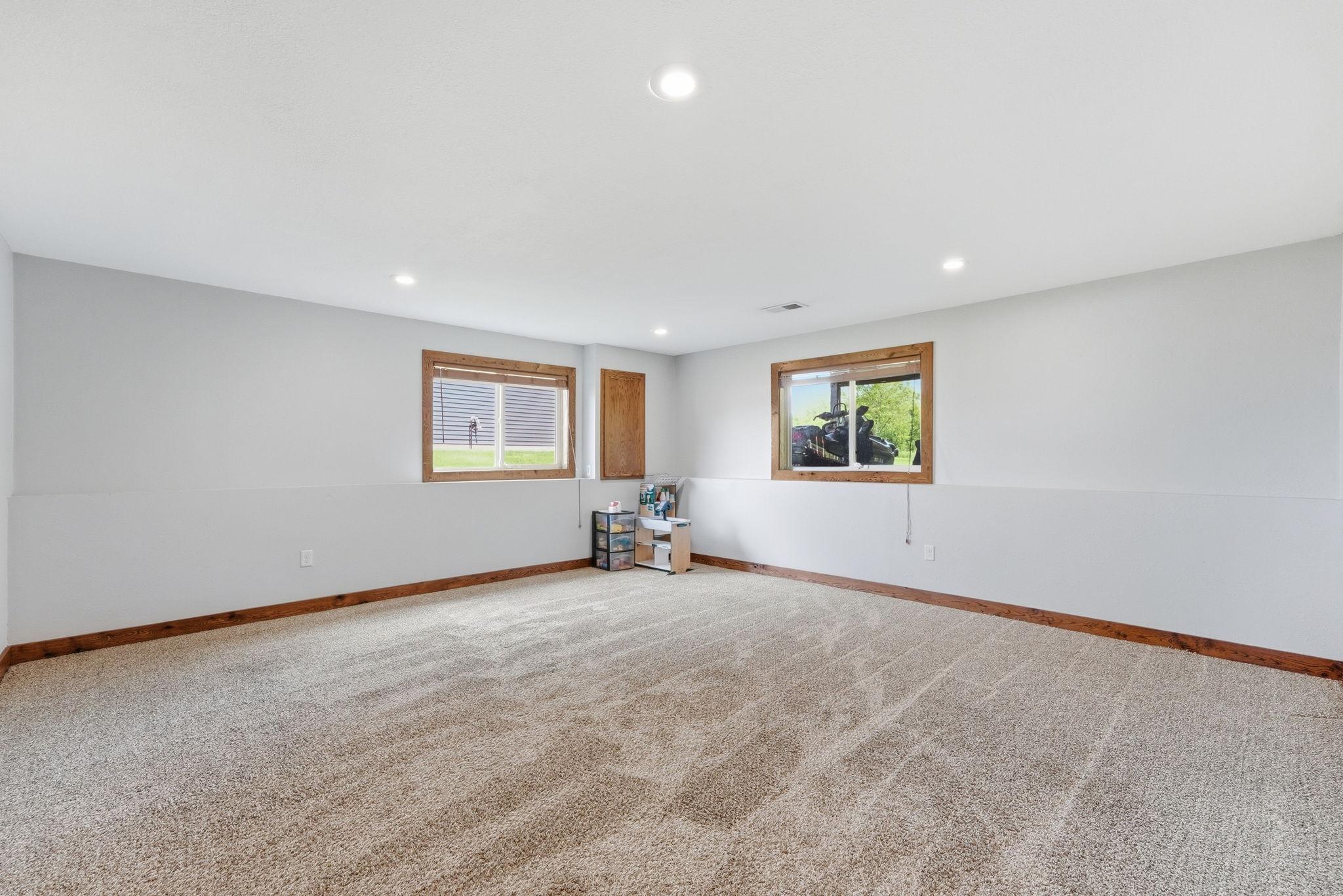 1306 Iris Lane NE