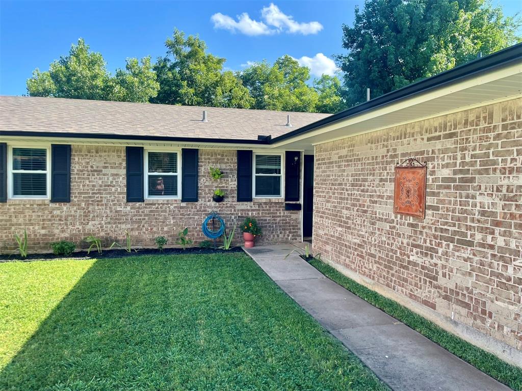 NICELY UPDATED CLOSE TO OU, NEW ROOF 2023, NEW HEAT AND AIR INSTALLED 11-24. HOME HAS INGROUND GARAGE FLOOR STORM SHELTER. ELECTRIC PANEL REPLACED 2023. THE FOLLOWING ITEMS REMAIN WITH PROPERTY: FRIDGEDAIR, WASHER/DRYER, SMART GARAGE DOOR OPENER, REVERSE OSMOSIS WATER SYSTEM. THIS IS TRULY TURN KEY MOVE IN READY PROPERTY.

This well done 3 bed 2 bath home is super clean and in great condition. Wood look vinyl flooring and tile in bathrooms and kitchen. Home faces North and with trees on west side backyard has lots of shade. So if you are looking for a starter home or a home for your kids to go to OU the big ticket items of maintenance have been addressed. Come take a look and see for yourself.